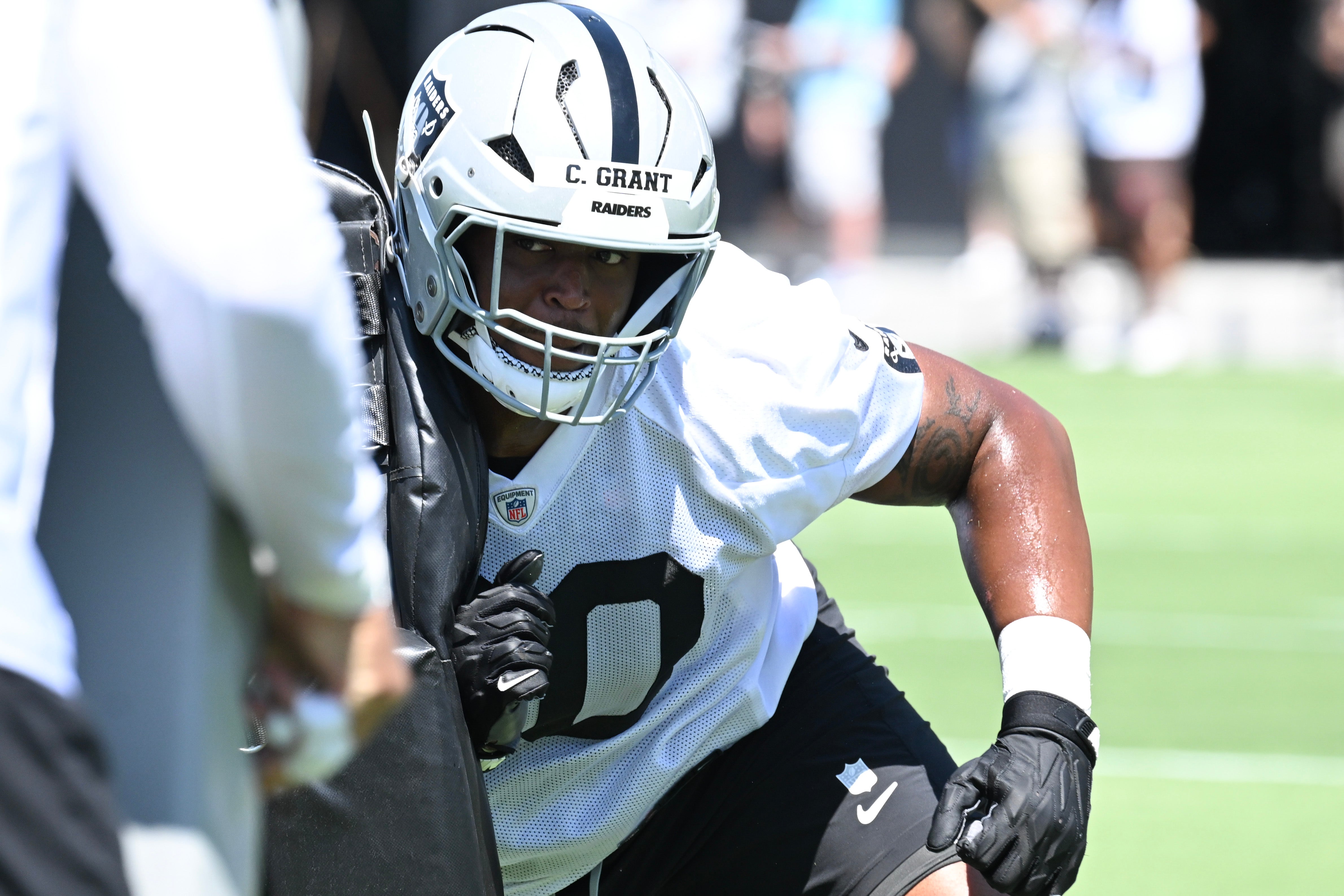 Las vegas Raiders offensibe lineman charles grant