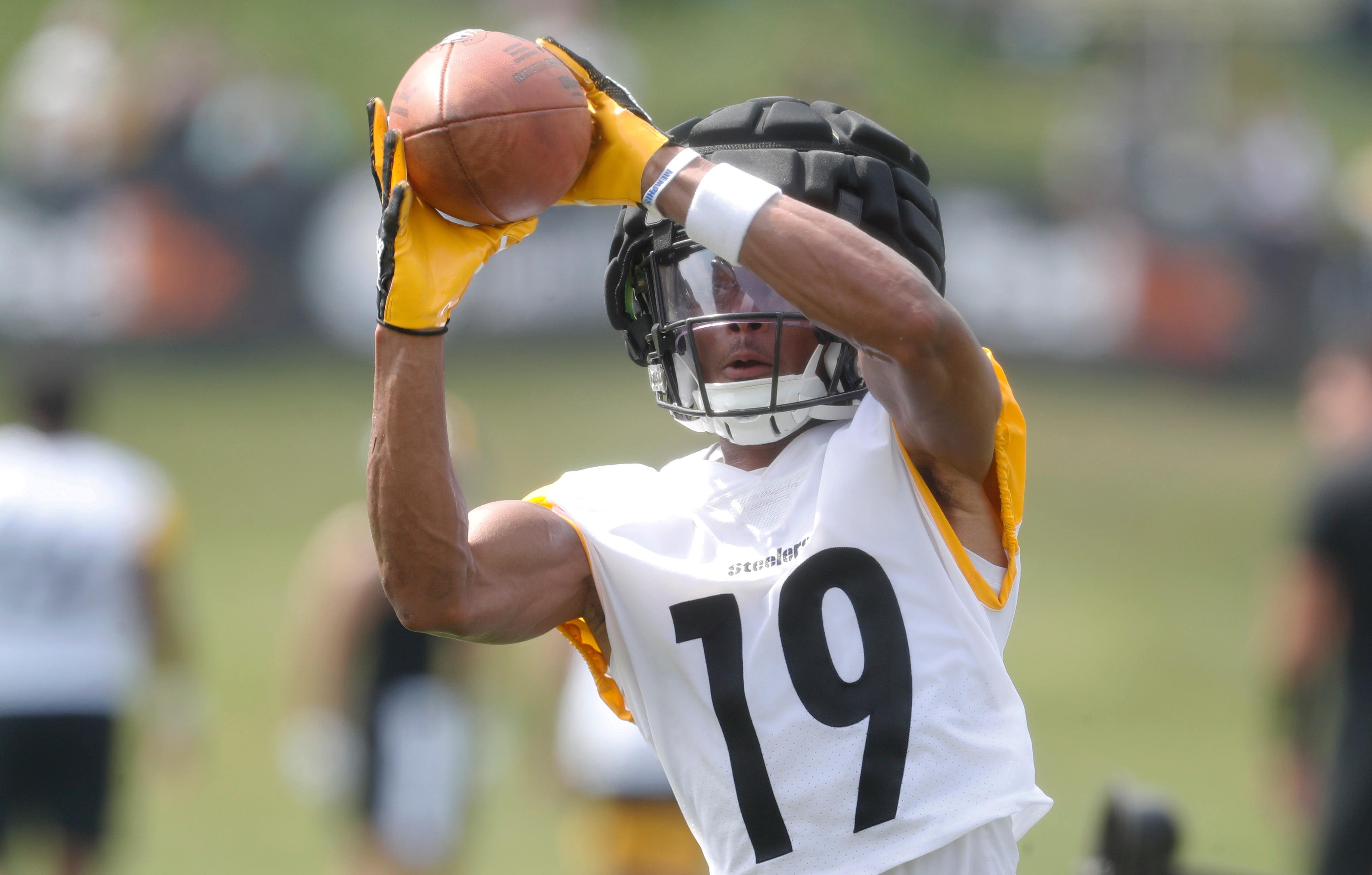 Jul 27, 2023; Latrobe, PA, USA; Pittsburgh Steelers wide receiver Calvin Austin III (19) participates in drills during training camp at Saint Vincent College.