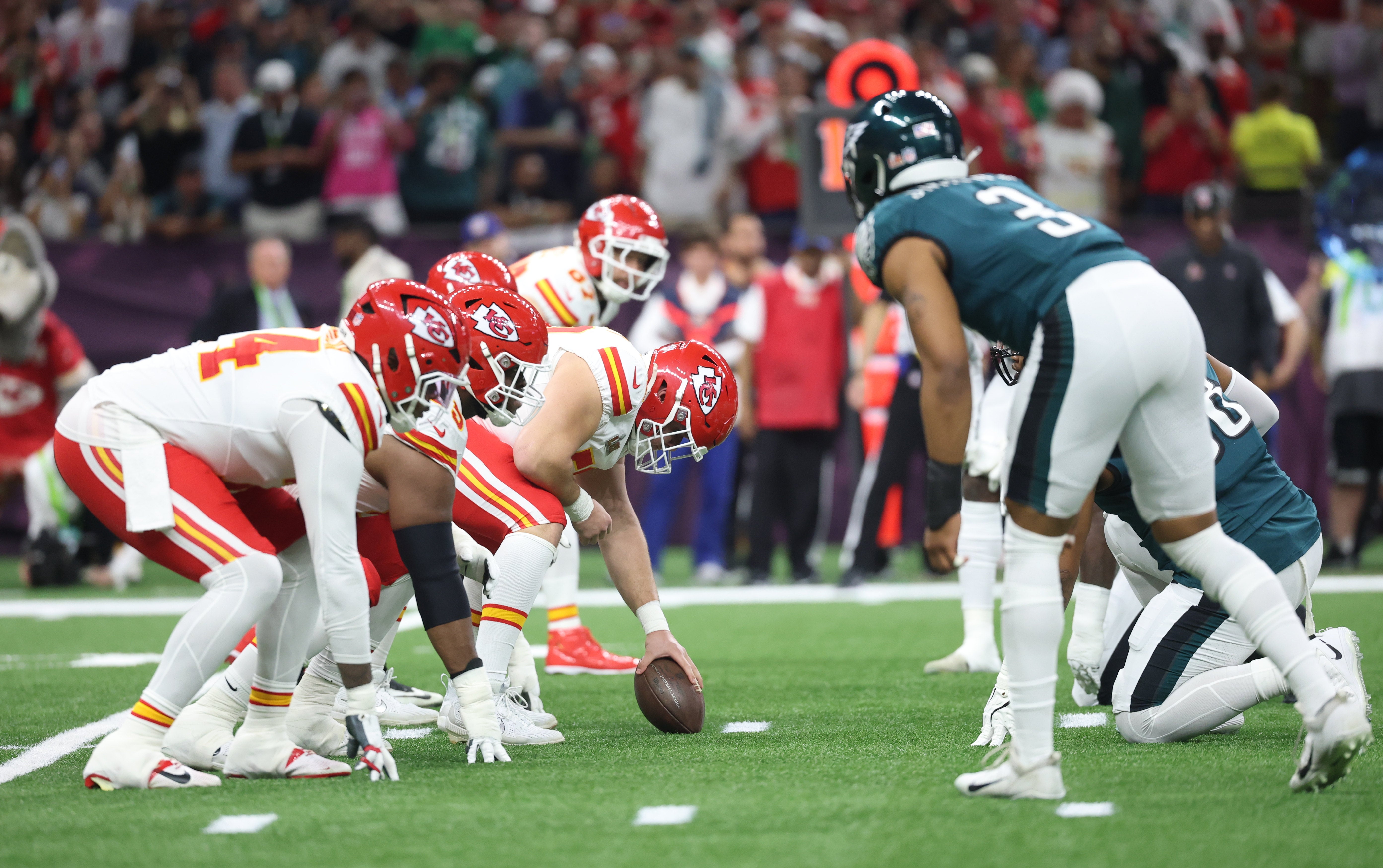 General view as the Kansas City Chiefs offense lines up against the Philadelphia Eagles defense in the first quarter in Super Bowl LIX