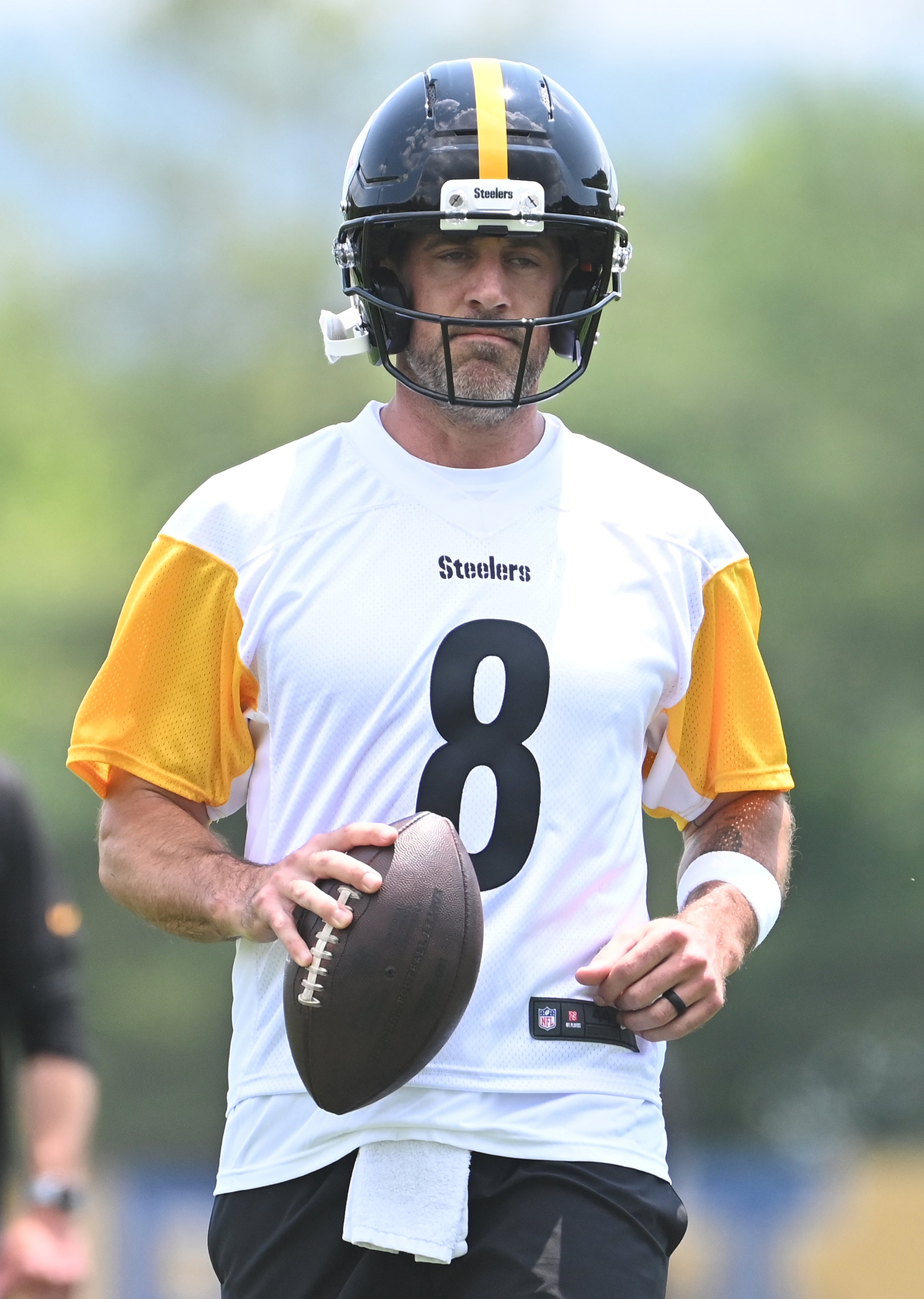 Jun 10, 2025; Pittsburgh, PA, USA; Pittsburgh Steelers quarterback Aaron Rodgers (8) during minicamp at their South Side facility.