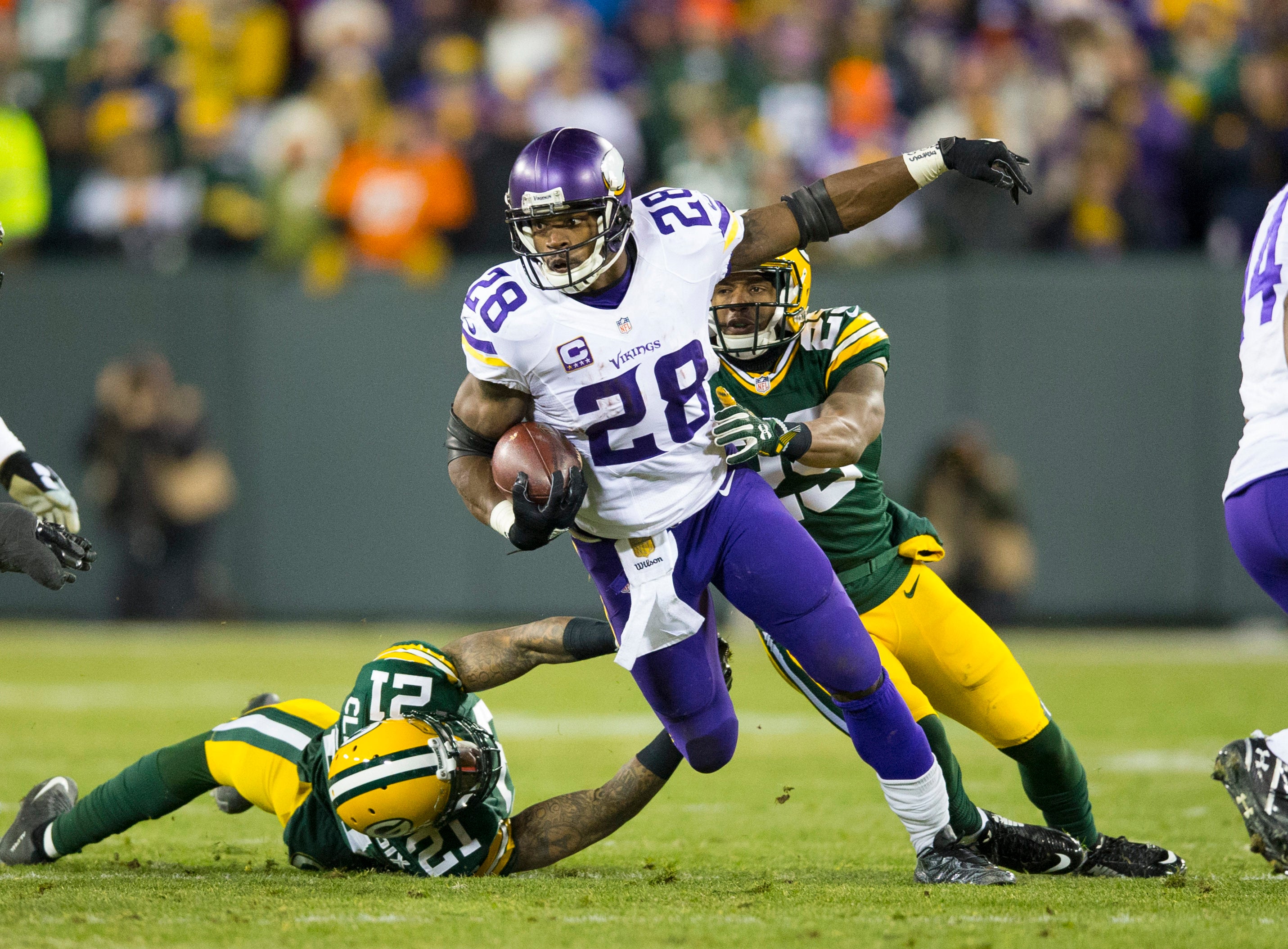 Jan 3, 2016; Green Bay, WI, USA; Minnesota Vikings running back Adrian Peterson (28) rushes with the football during the third quarter against the Green Bay Packers at Lambeau Field. Minnesota won 20-13.