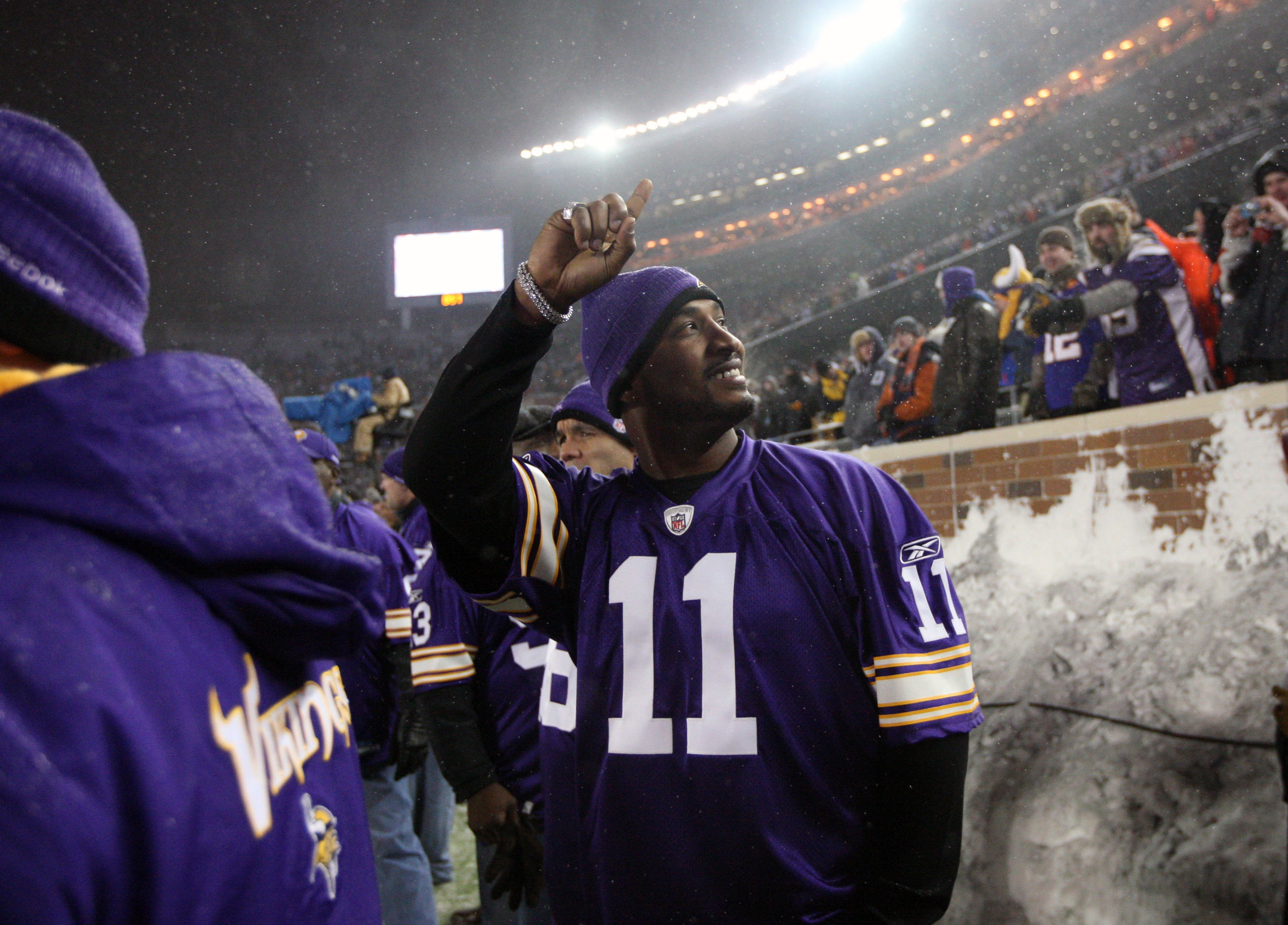 Dec 20, 2010; Minneapolis, MN, USA; Minnesota Vikings former quarterback Daunte Culpepper salutes the fans during the second quarter against the Chicago Bears at TCF Bank Stadium.
