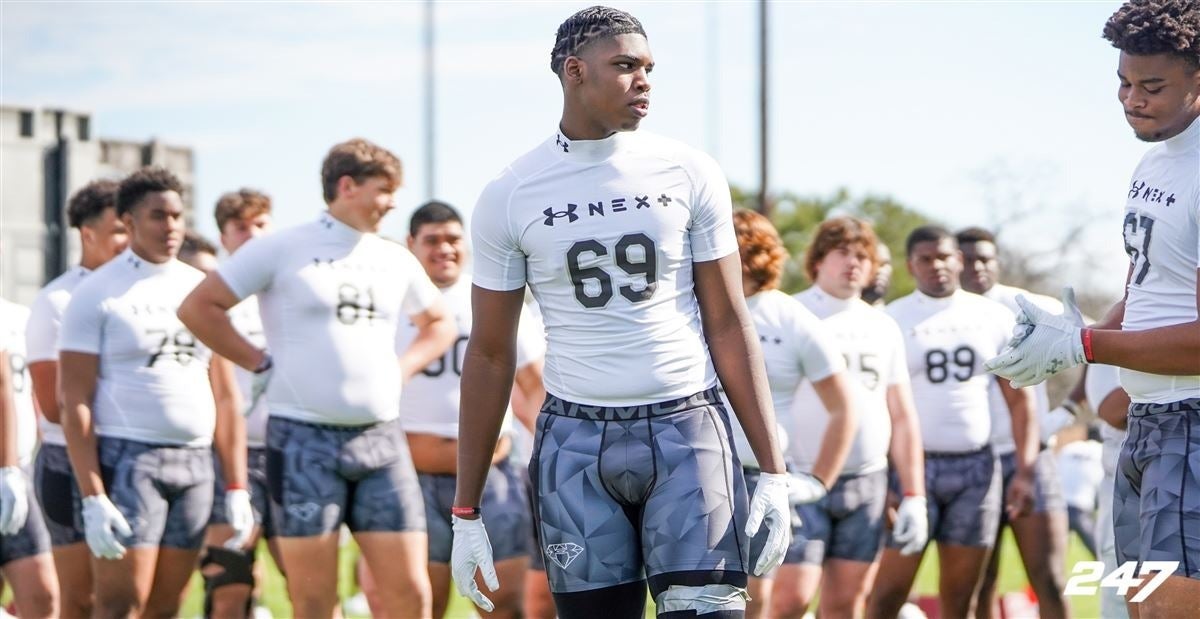 2027 four-star offensive tackle Caden Moss