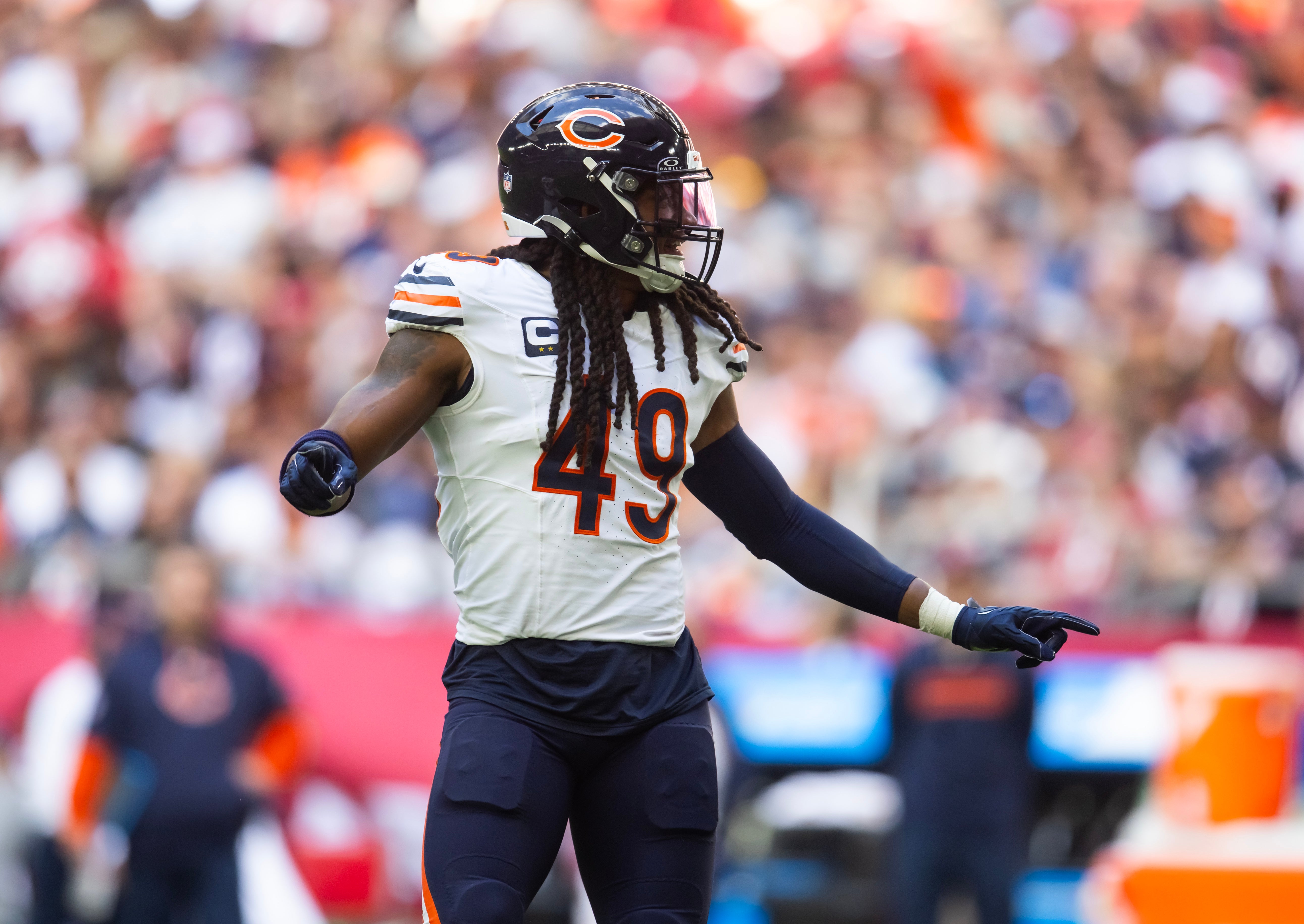 Nov 3, 2024; Glendale, Arizona, USA; Chicago Bears linebacker Tremaine Edmunds (49) against the Arizona Cardinals at State Farm Stadium.