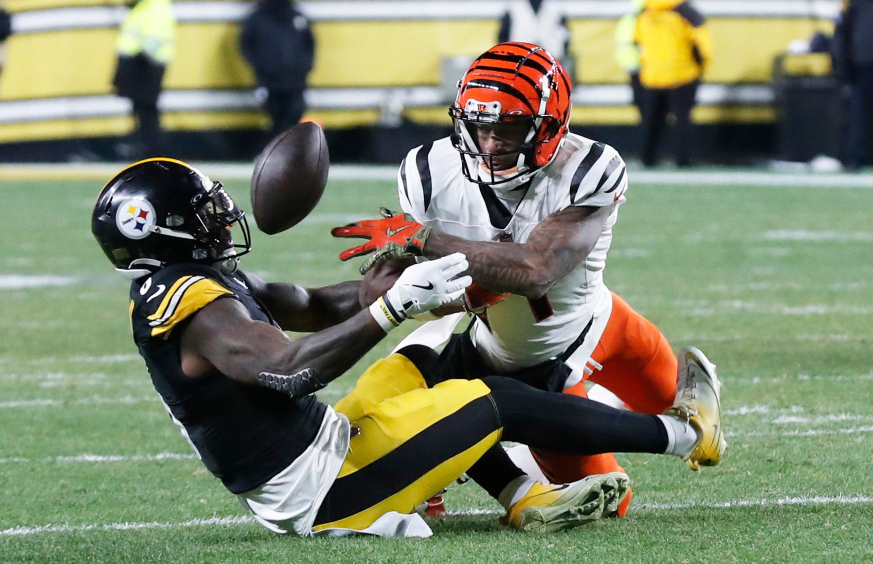 Jan 4, 2025; Pittsburgh, Pennsylvania, USA; Pittsburgh Steelers linebacker Patrick Queen (left) causes Cincinnati Bengals wide receiver Ja'Marr Chase (1) to fumble after a catch during the second quarter at Acrisure Stadium.