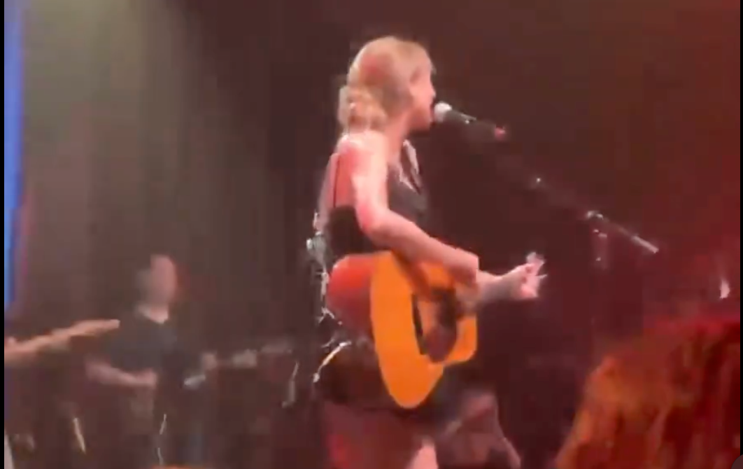 Taylor Swift does a surprise performance at TEU in Nashville