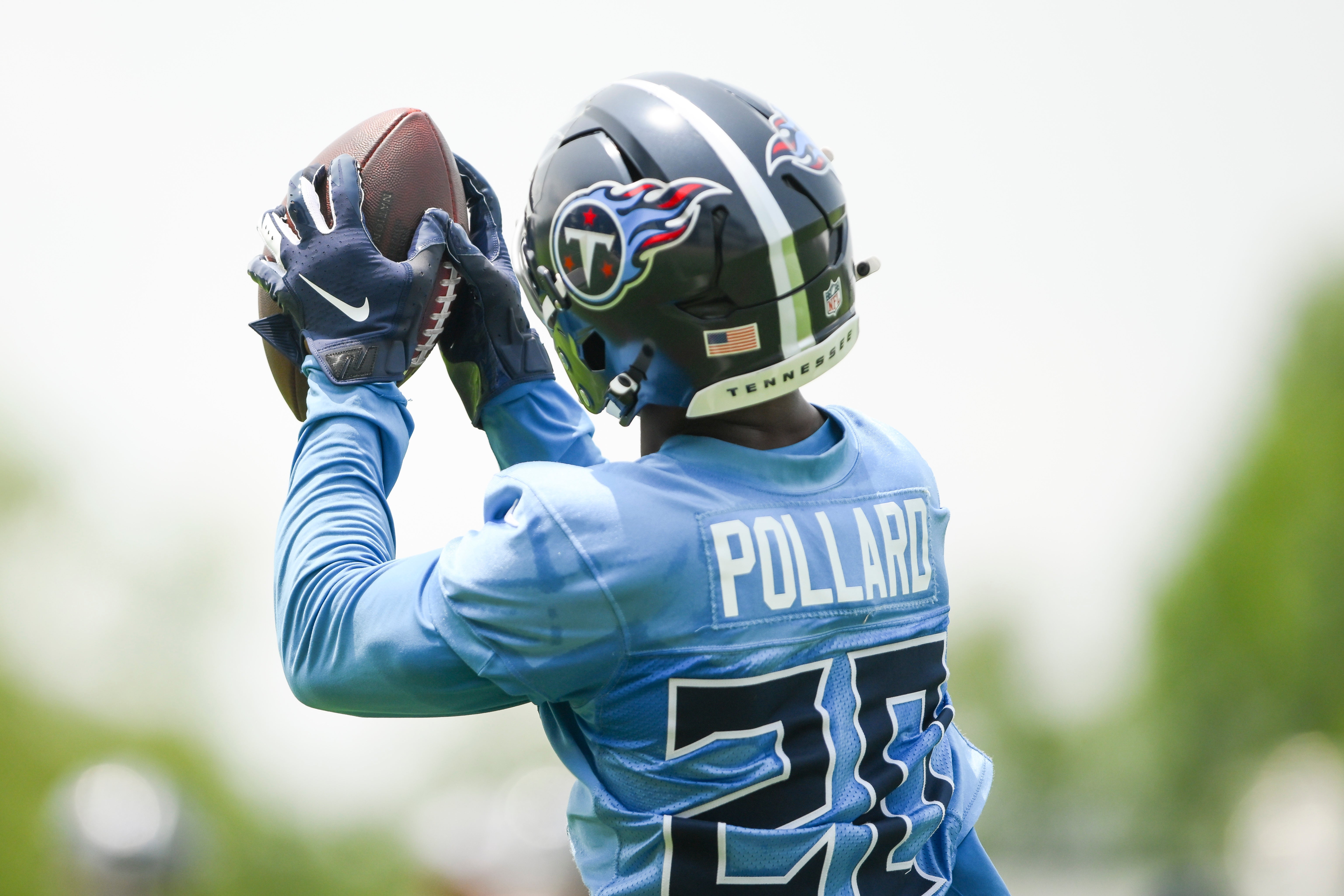 Jun 10, 2025; Nashville, TN, USA; Tennessee Titans running back Tony Pollard (20) makes a catch during minicamp at Nissan Stadium. Mandatory Credit: Steve Roberts-Imagn Images