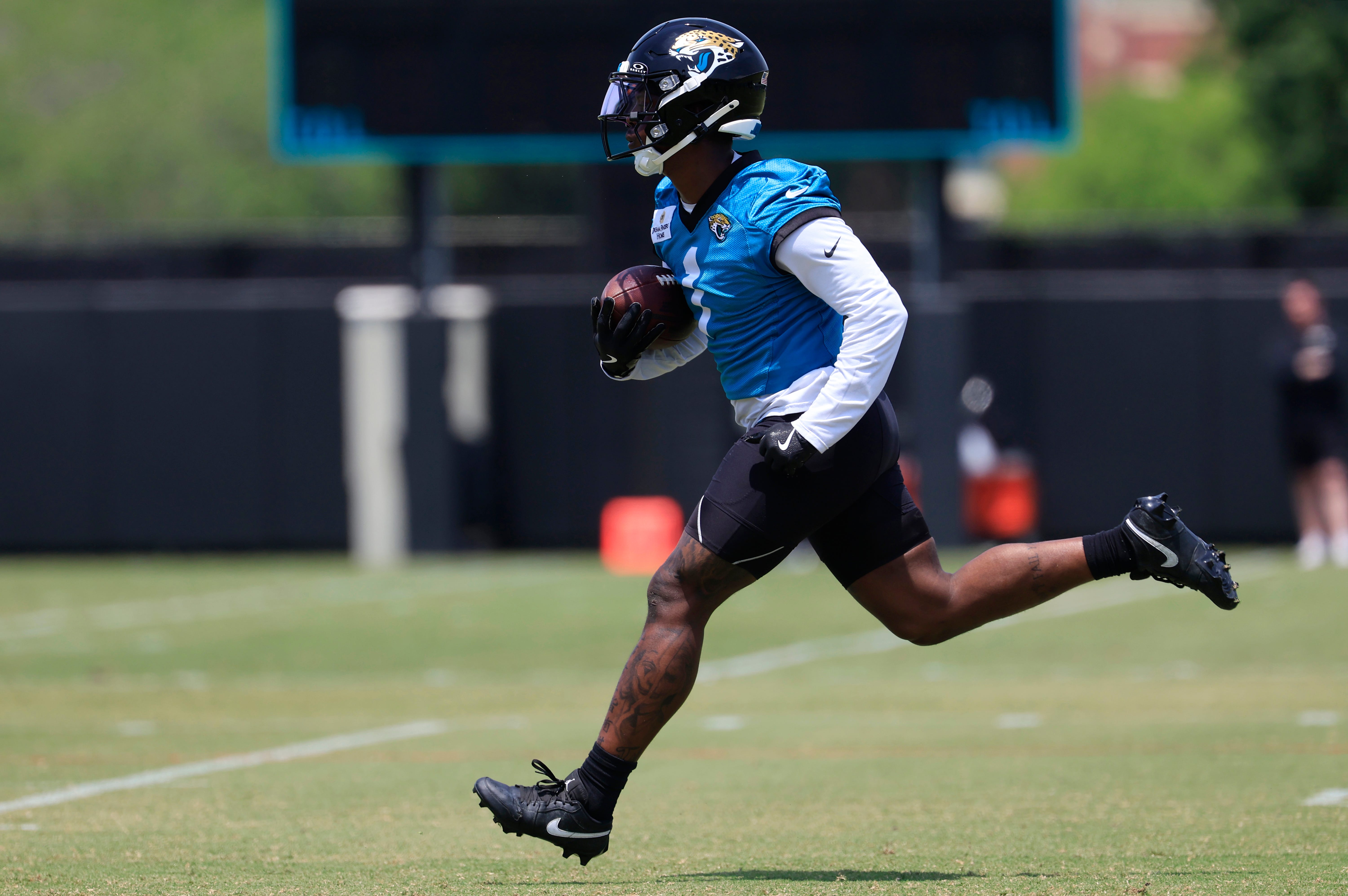 Jacksonville Jaguars running back Travis Etienne Jr. (1) runs the ball during the first organized team activity at Miller Electric Center Monday, May 19, 2025 in Jacksonville, Fla.