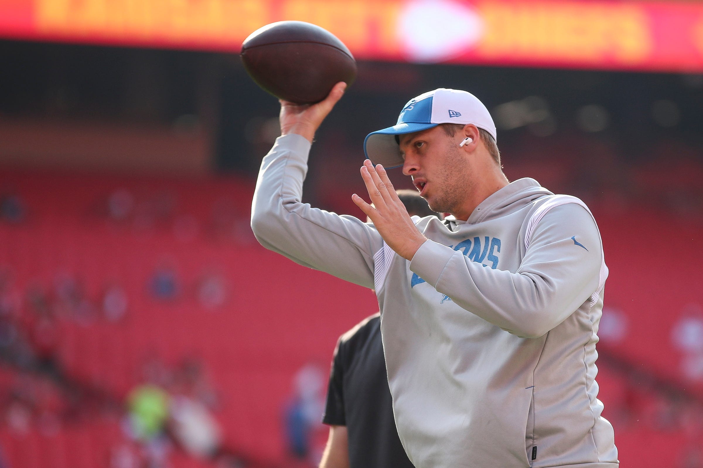 Detroit Lions quarterback Jared Goff (16) warms up ahead of the season opener against the Kansas City Chiefs at Arrowhead Stadium in Kansas City, Mo. on Thursday, Sept. 7, 2023.