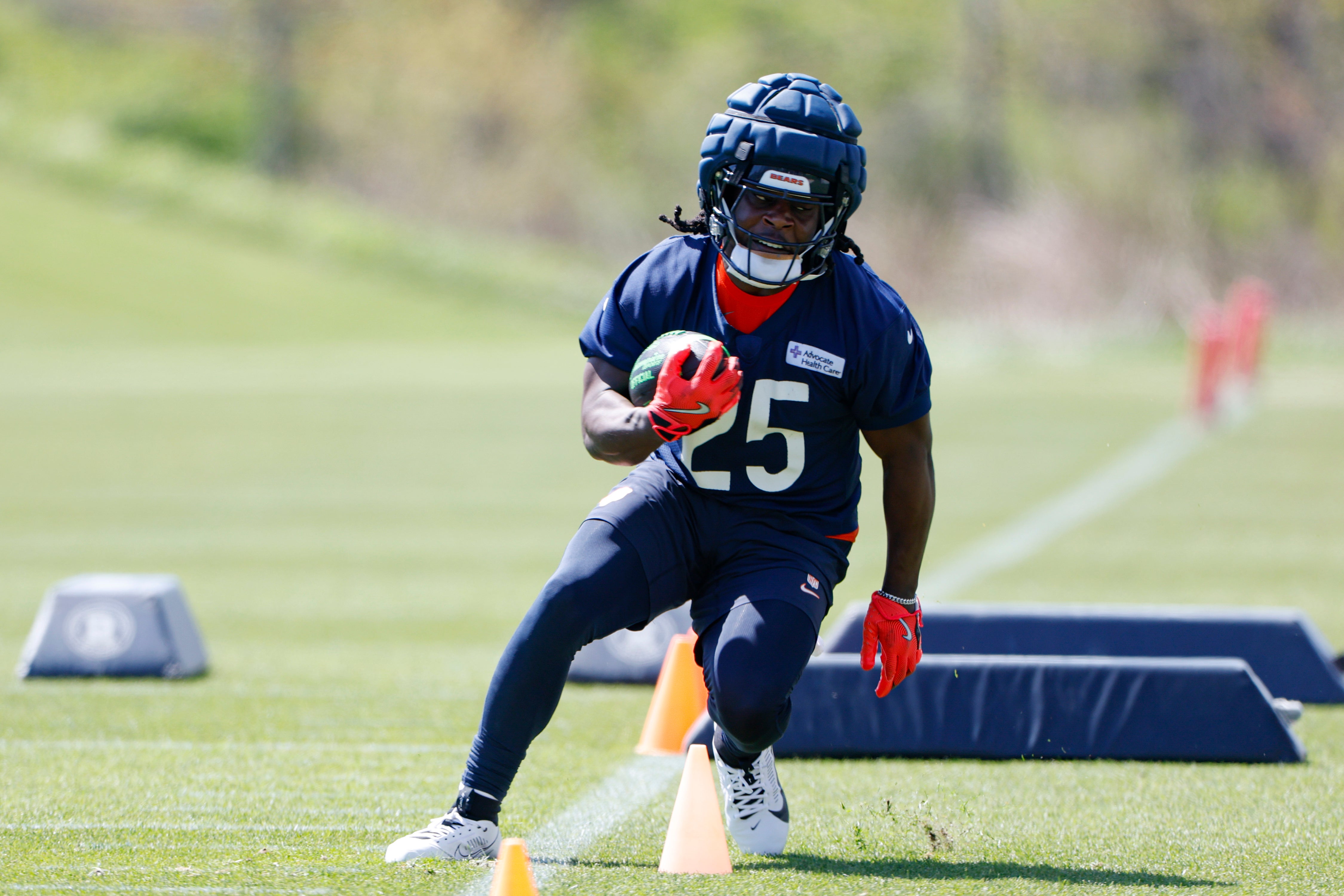 May 9, 2025; Lake Forest, IL, USA; Chicago Bears running back Kyle Monangai (25) runs with the ball during the Rookie Minicamp at Halas Hall.