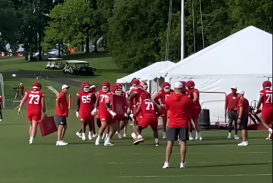 Screenshot of Chiefs LT Josh Simmons going through Indy drills during Day 1 of training camp