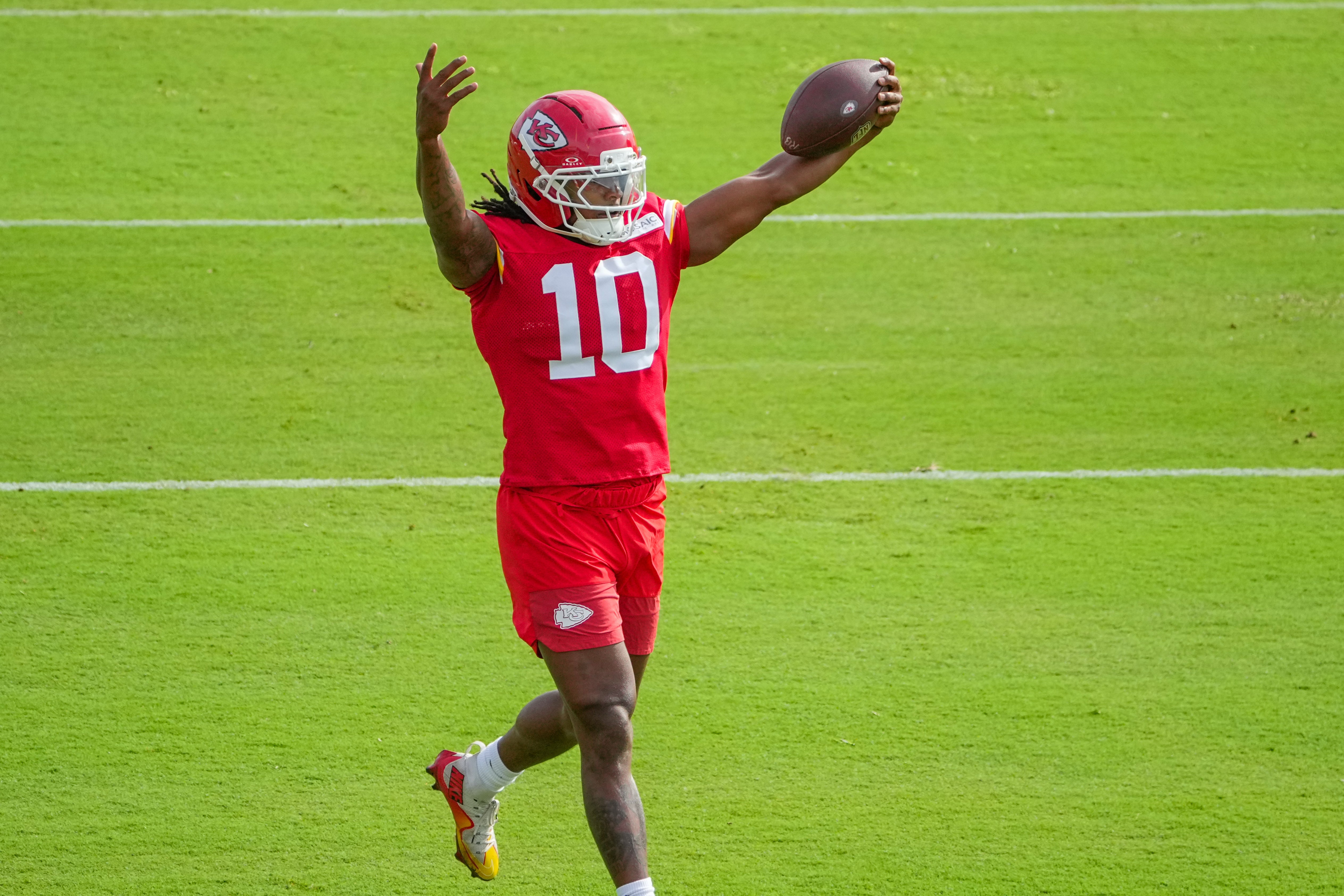 Jul 22, 2025; St. Joseph, MO, USA; Kansas City Chiefs running back Isiah Pacheco (10) celebrates toward fans after a catch during training camp at Missouri Western State University.