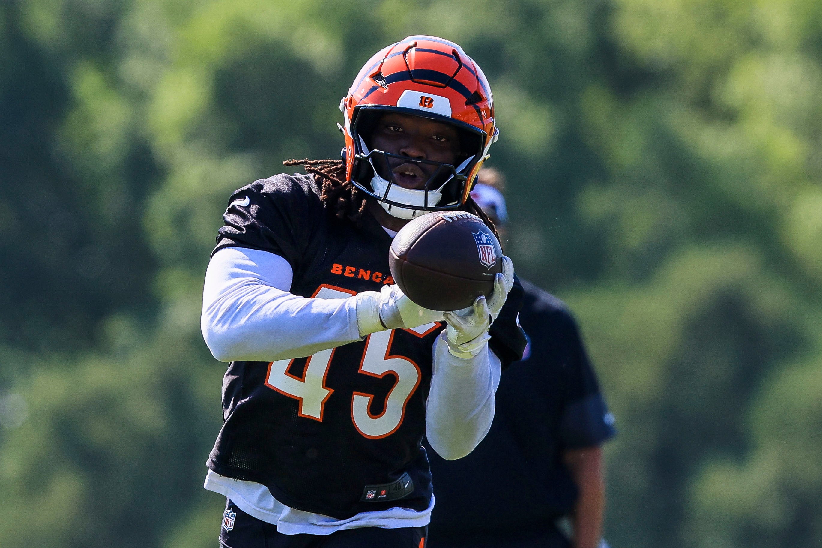 Jul 23, 2025; Cincinnati, OH, USA; Cincinnati Bengals linebacker Maema Njongmeta (45) catches a pass during training camp at Kettering Health Practice Field.