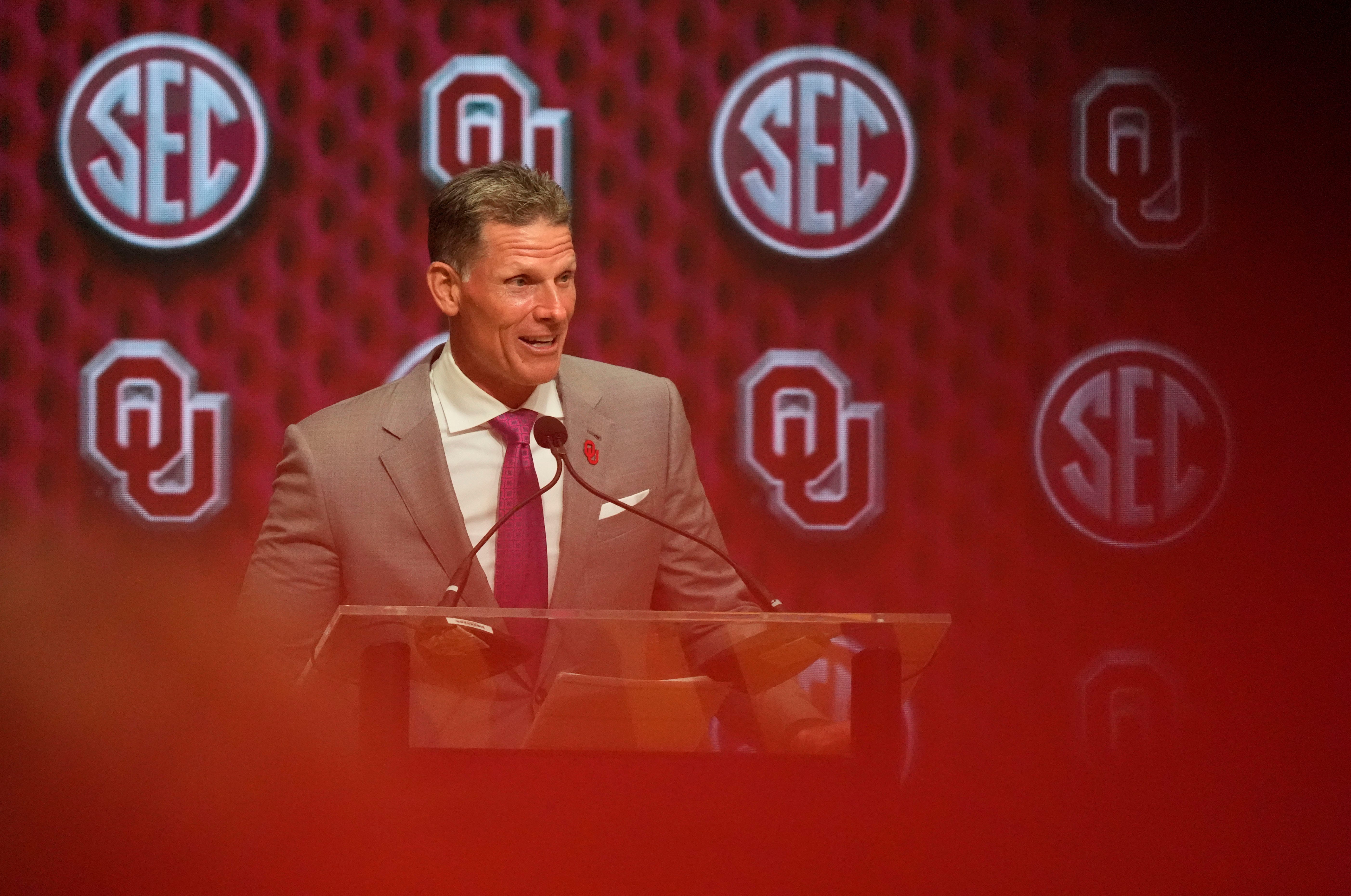 Oklahoma Sooners head coach Brent venables