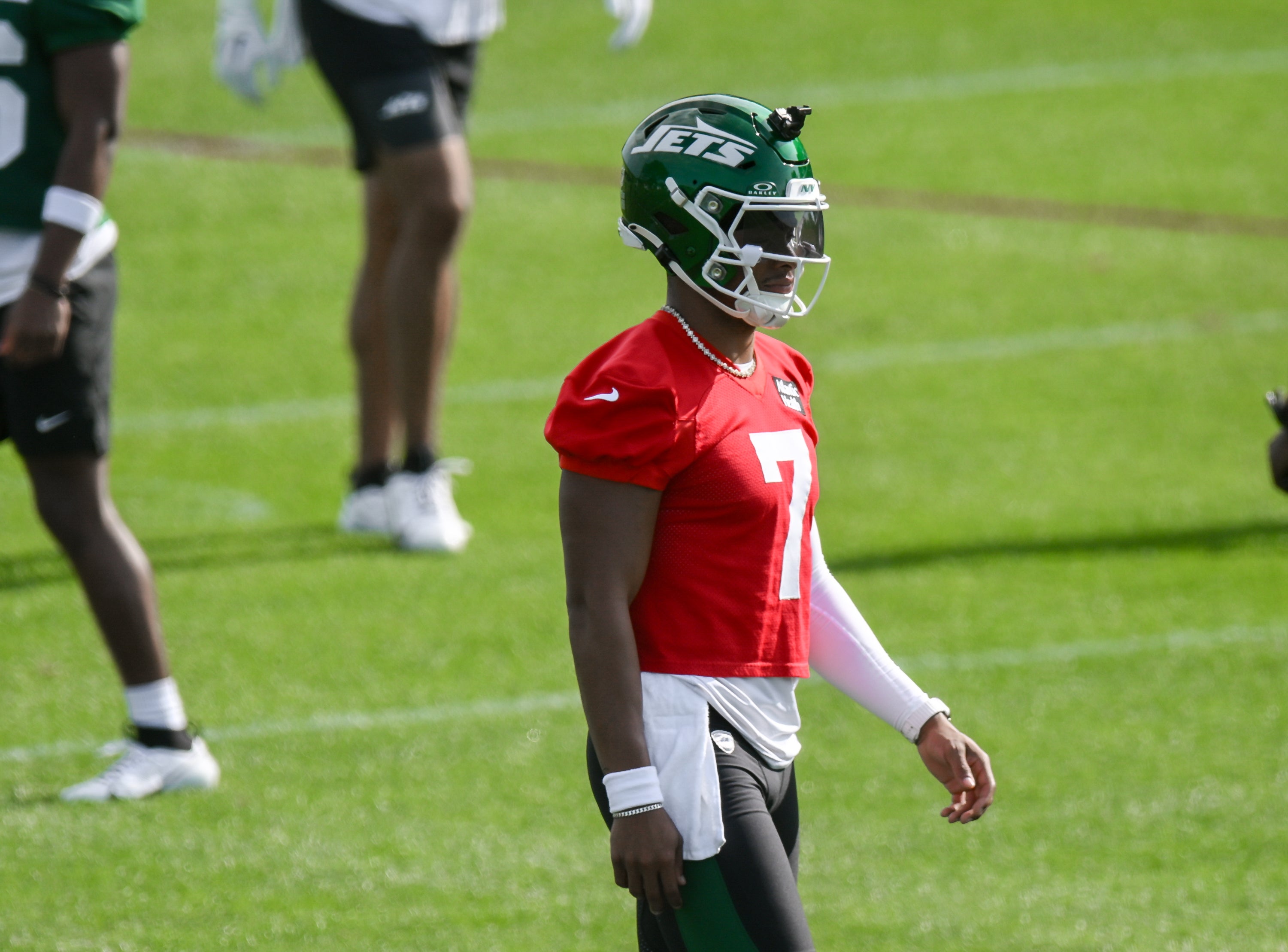 Jul 23, 2025; Florham Park, NY, USA; New York Jets quarterback Justin Fields (7) warms up during training camp at Atlantic Health Jets Training Center.