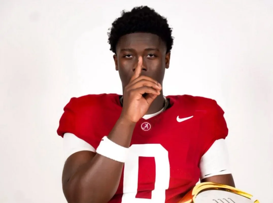 Five-star EDGE Anthony "Tank" Jones on his official visit to Alabama. Photo via Jones' Instagram account (@_tankjones)