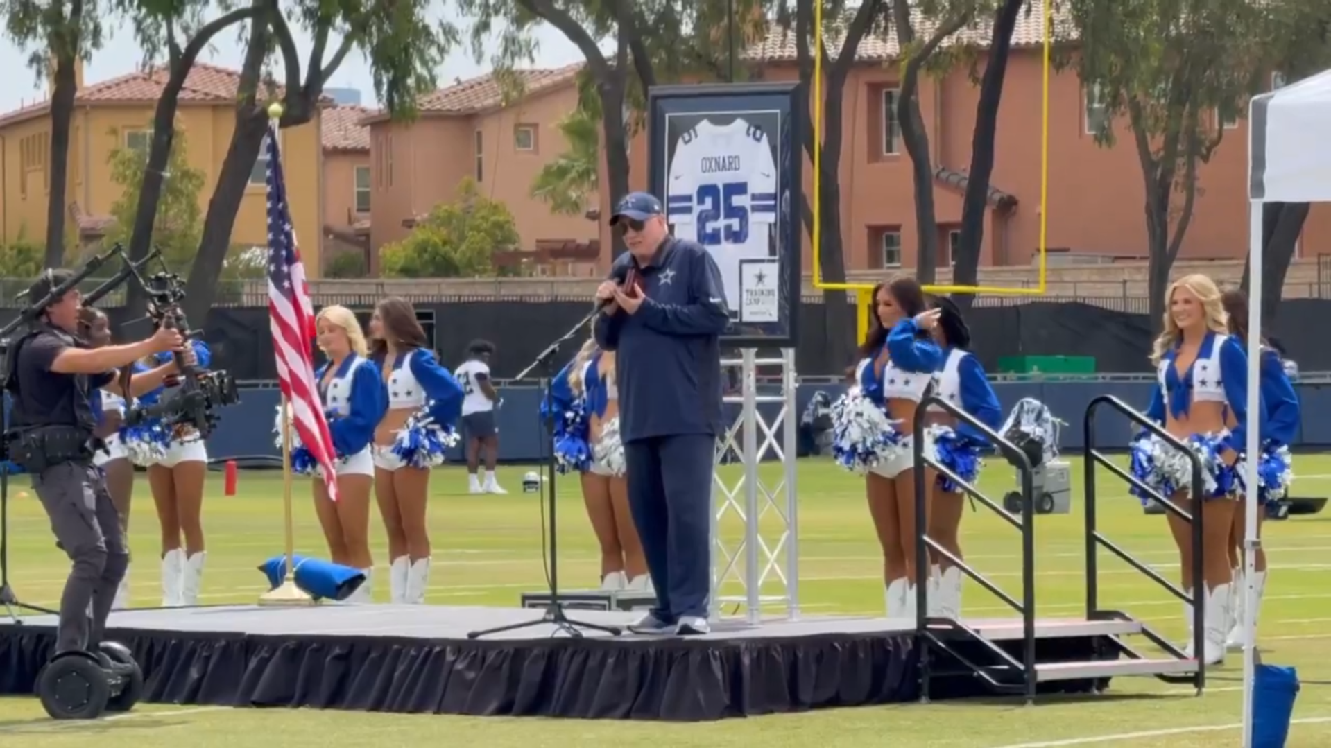 Dallas Cowboys owner and general manager Jerry Jones addresses fans ahead of training camp practice.