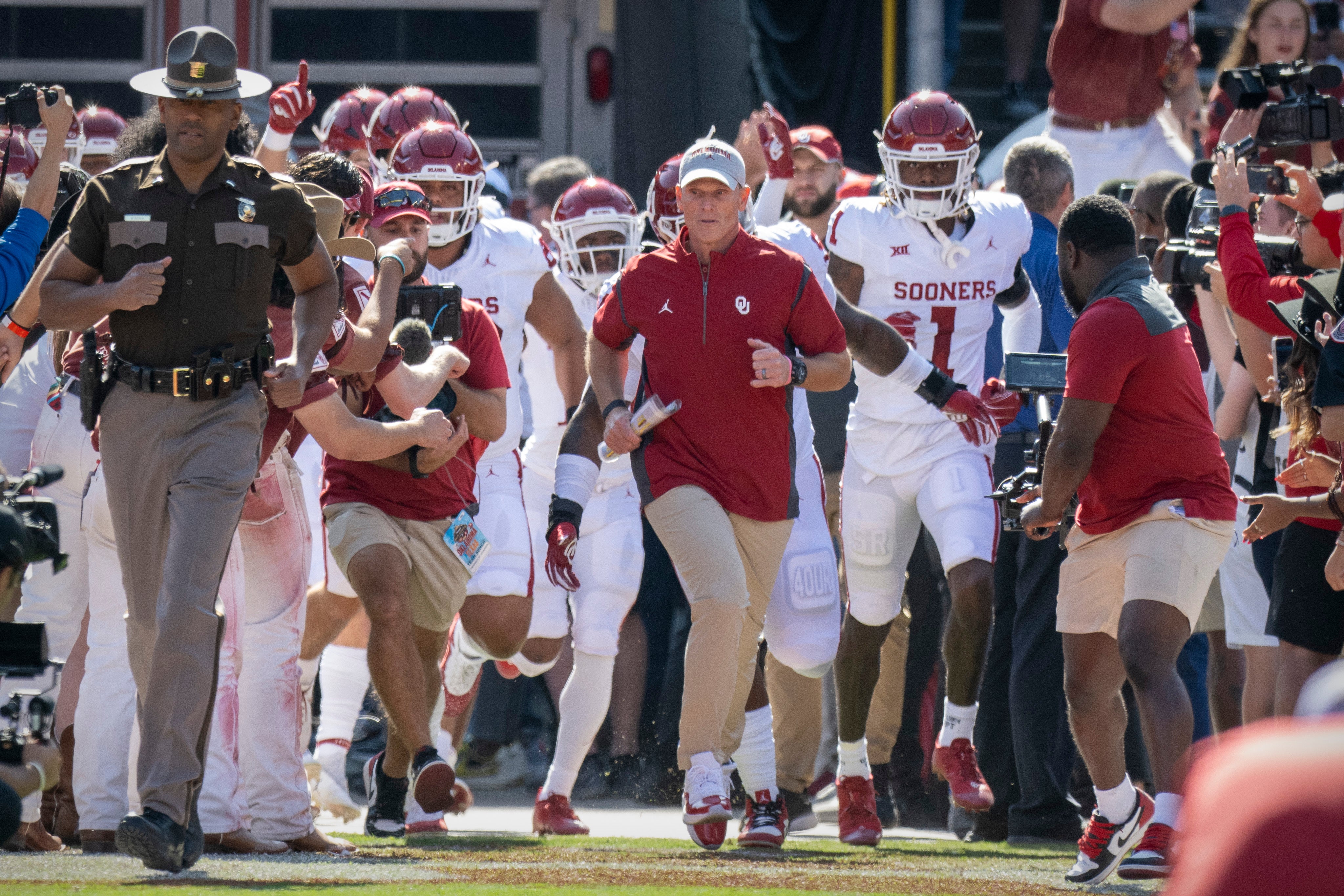 Oklahoma Sooners head coach Brent Venables