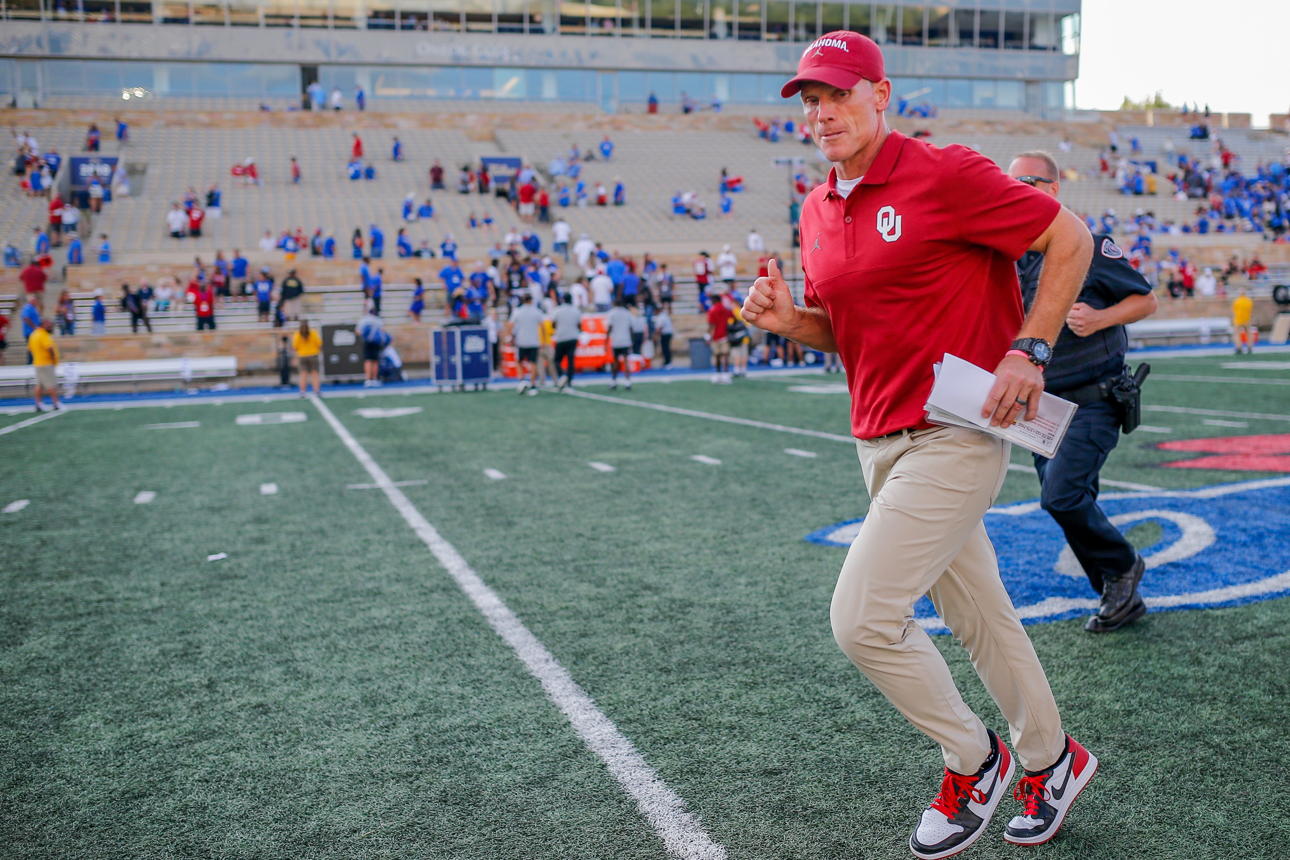 Oklahoma Sooners head coach Brent Venables