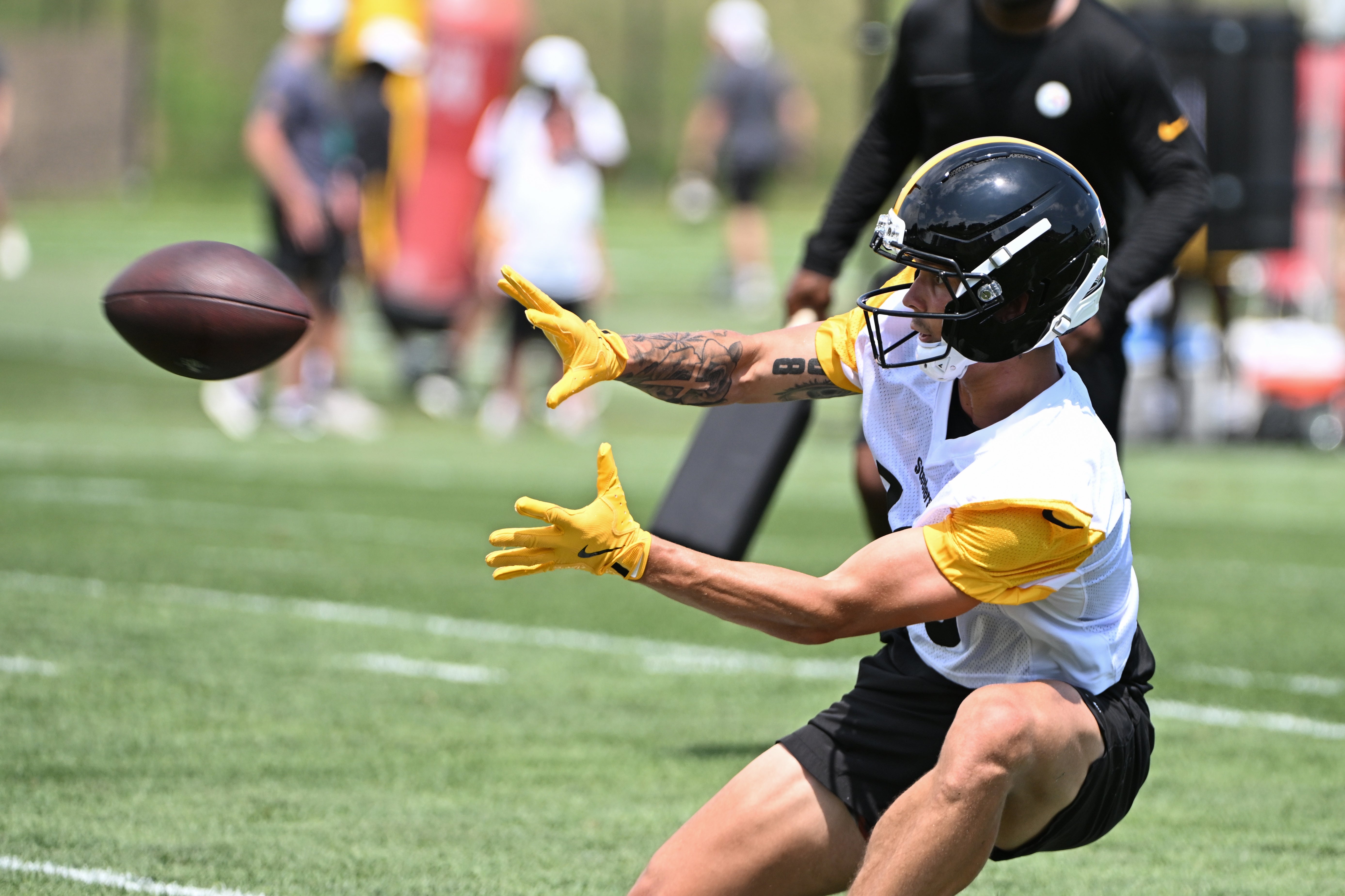 Jul 25, 2025; Pittsburgh, PA, USA; Pittsburgh Steelers wide receiver Roman Wilson (10) participates in drills during training camp at Saint Vincent College.