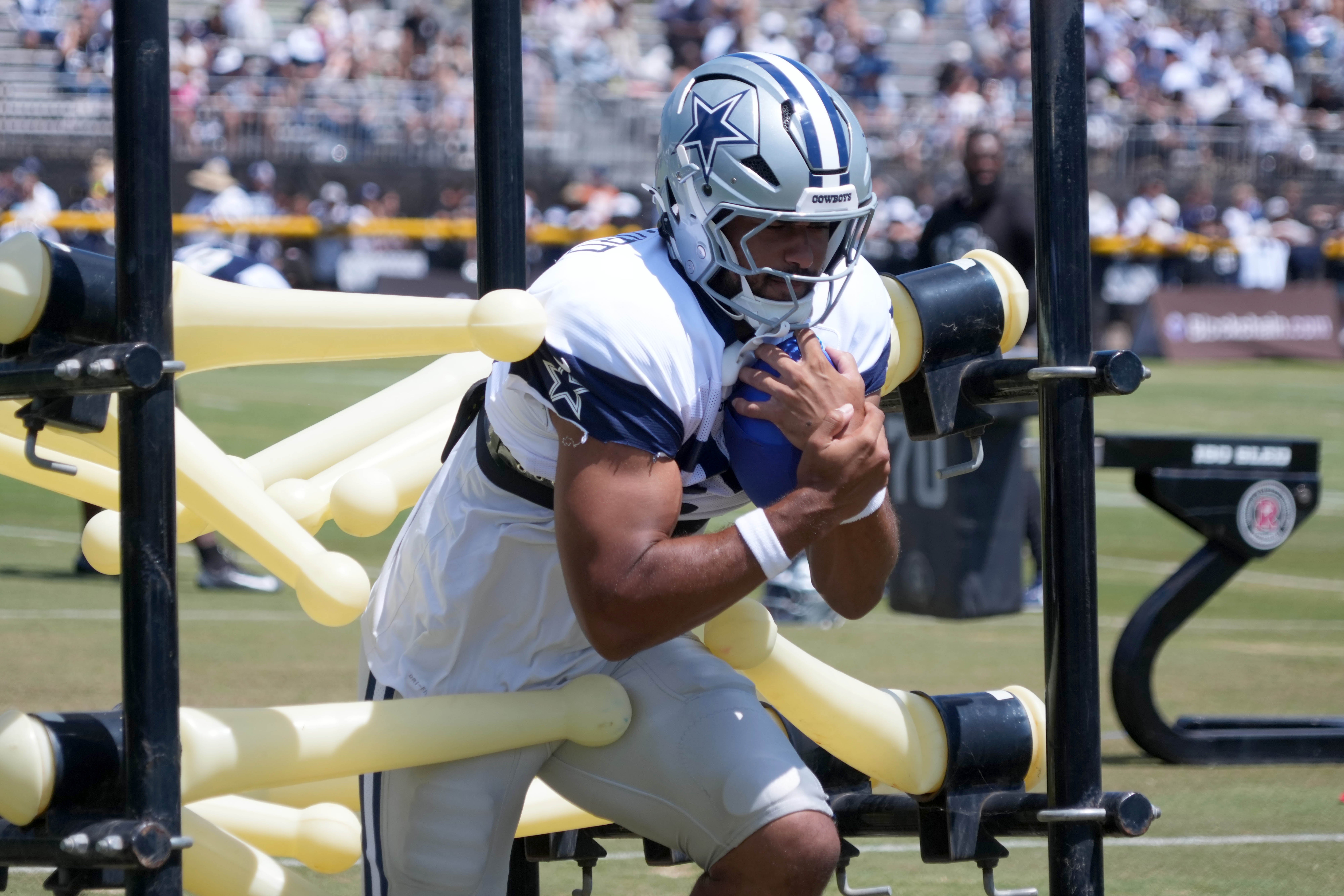 Dallas Cowboys tight end Brevyn Spann-Ford (89) carries the ball at training camp at the River Ridge Fields.