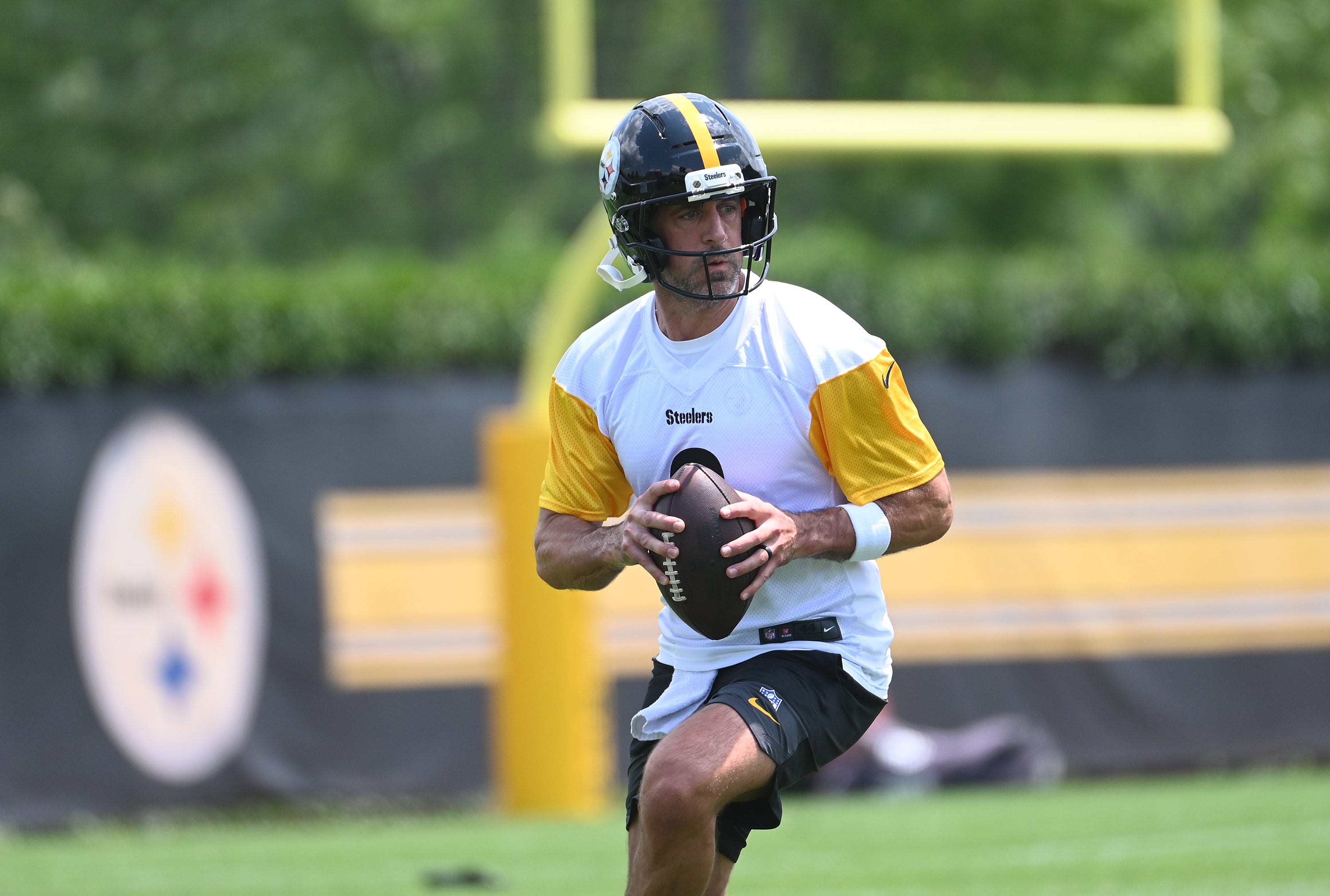 Jun 10, 2025; Pittsburgh, PA, USA; Pittsburgh Steelers quarterback Aaron Rodgers (8) drops back to pass during minicamp at their South Side facility.