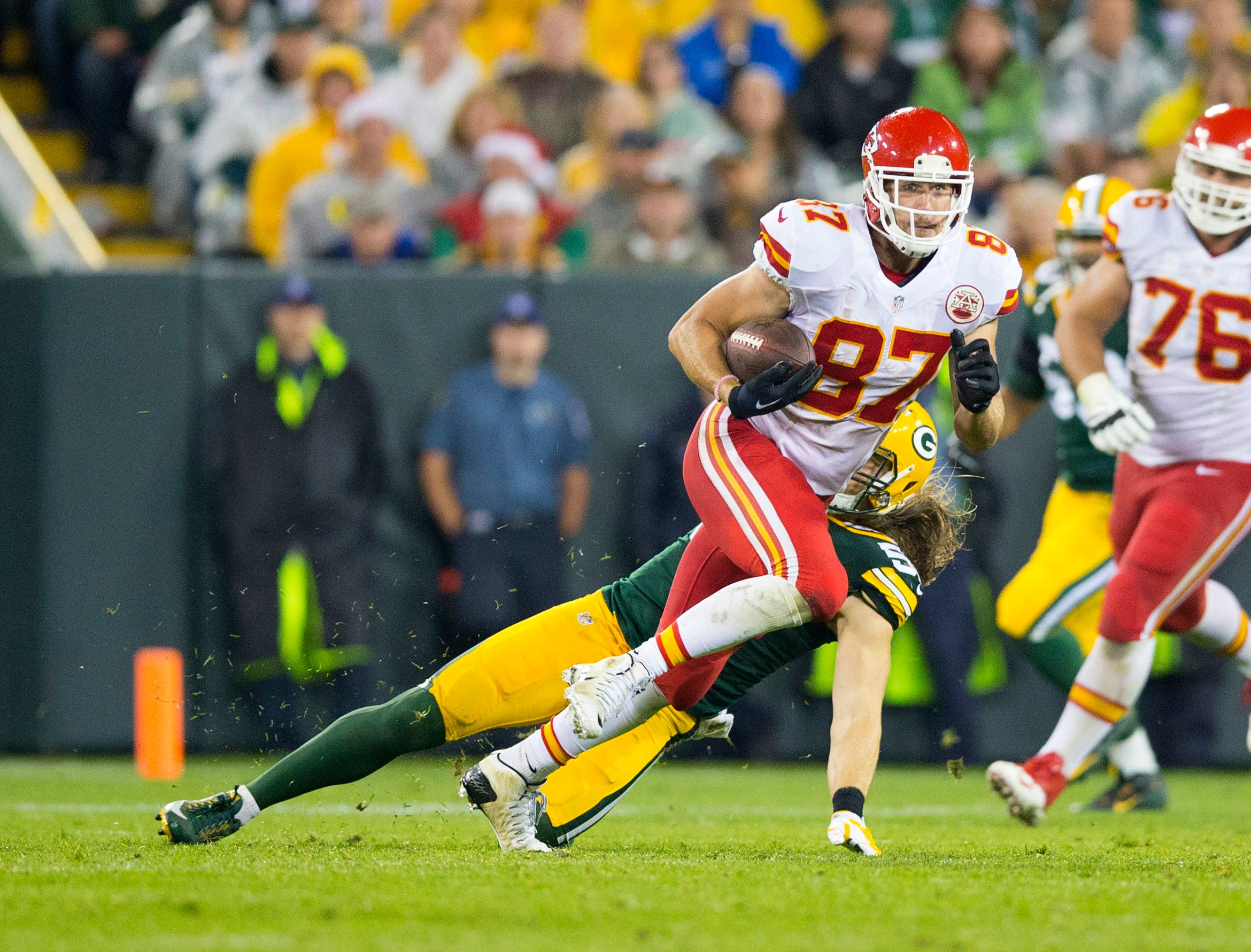 Kansas City Chiefs tight end Travis Kelce (87) rushes with the football after catching a pass during the fourth quarter against the Green Bay Packers at Lambeau Field. Green Bay won 38-28.