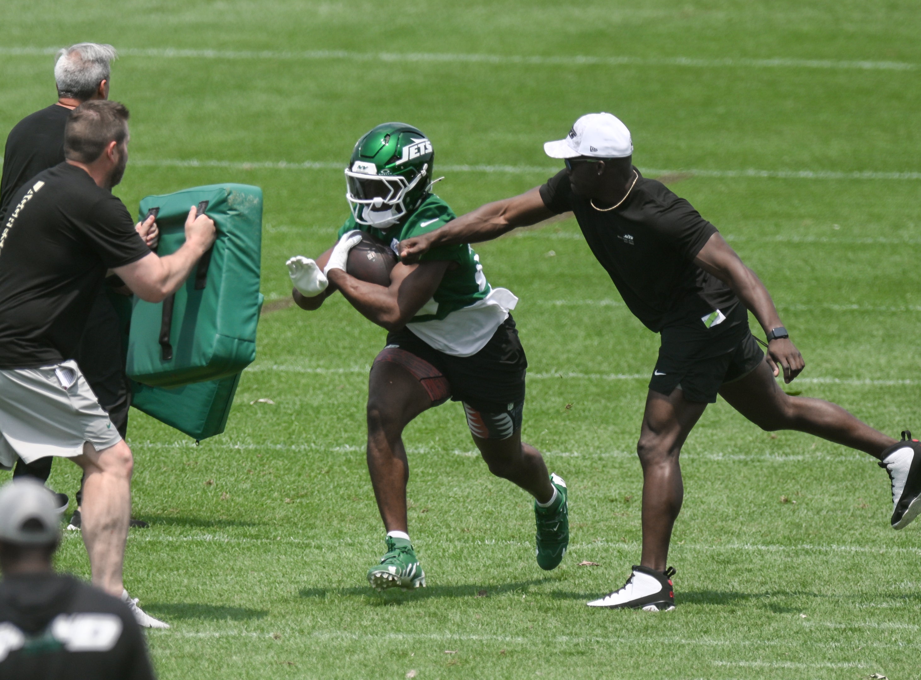 New York Jets running back Breece Hall (20) participates in a drill during minicamp at Atlantic Health Jets Training Center.
