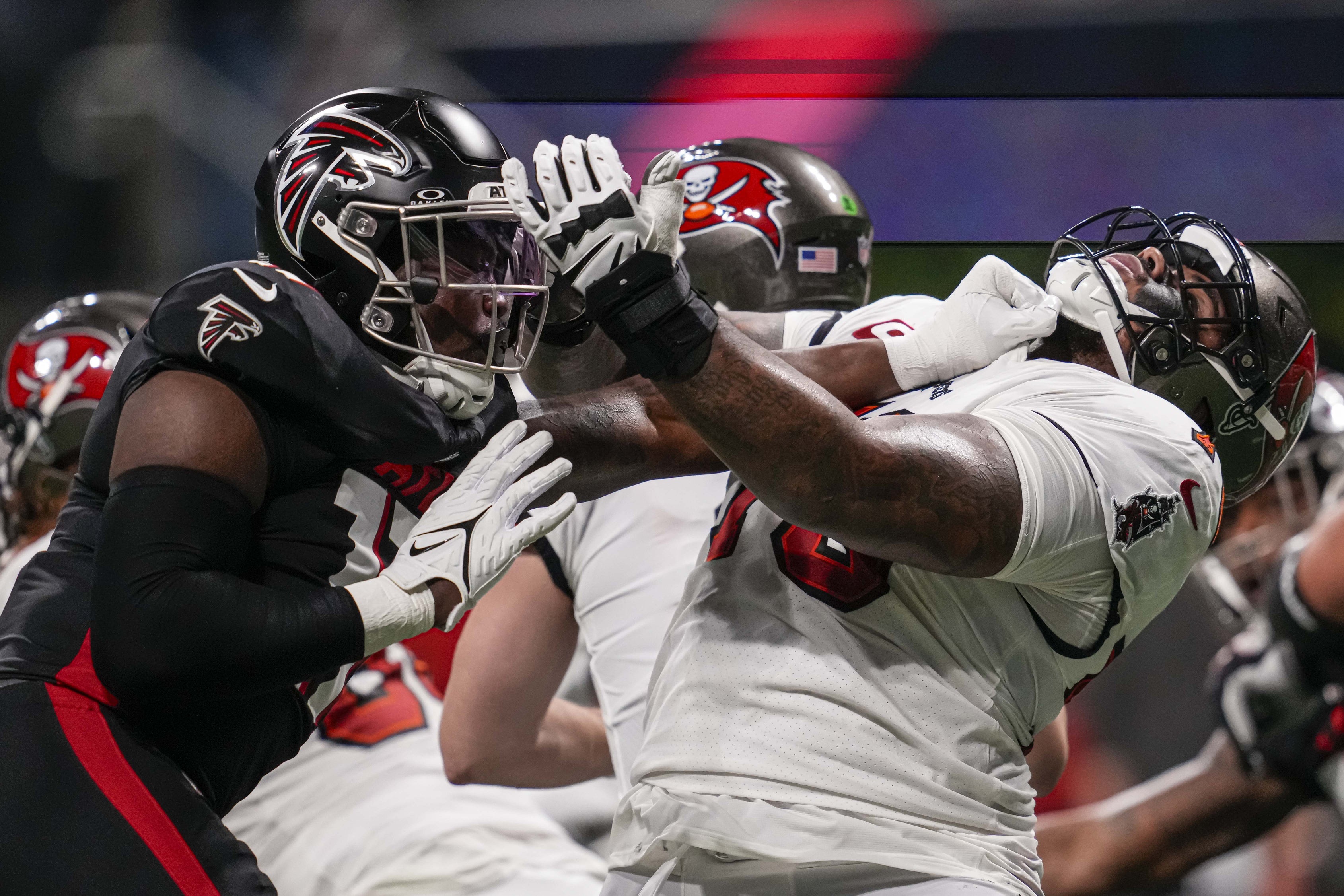 Atlanta Falcons linebacker Arnold Ebiketie (17) and Tampa Bay Buccaneers offensive tackle Tristan Wirfs (78) battle at the line of scrimmage at Mercedes-Benz Stadium.
