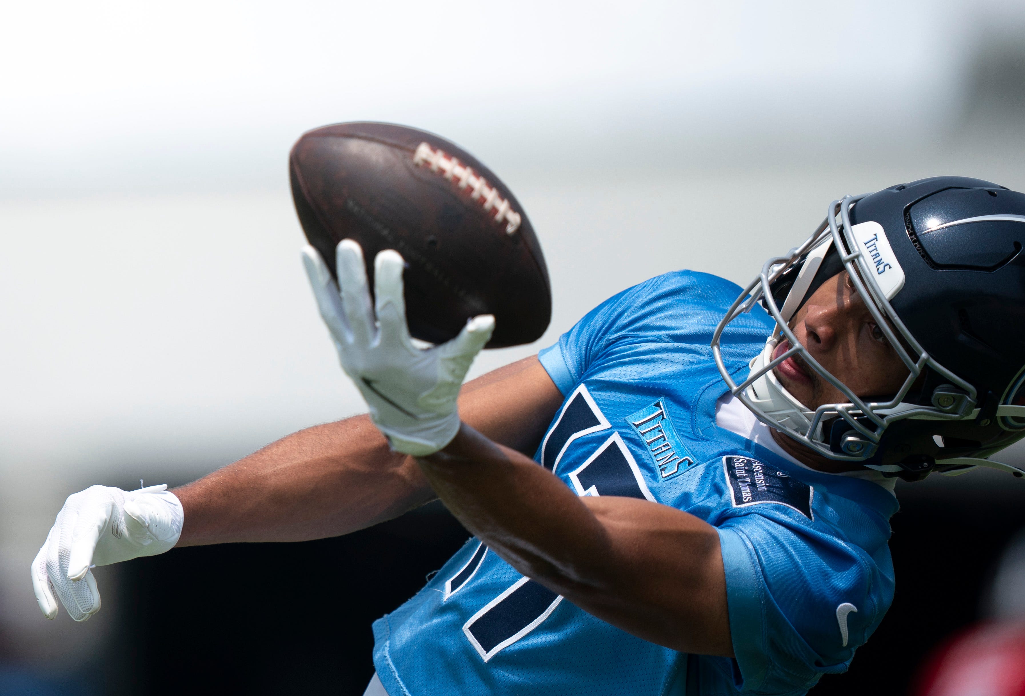 Tennessee Titans wide receiver Chimere Dike (17) makes a one-hand grab during drills during mandatory Titans Minicamp at Ascension Saint Thomas Sports Park in Nashville, Tenn., Tuesday, June 10, 2025.