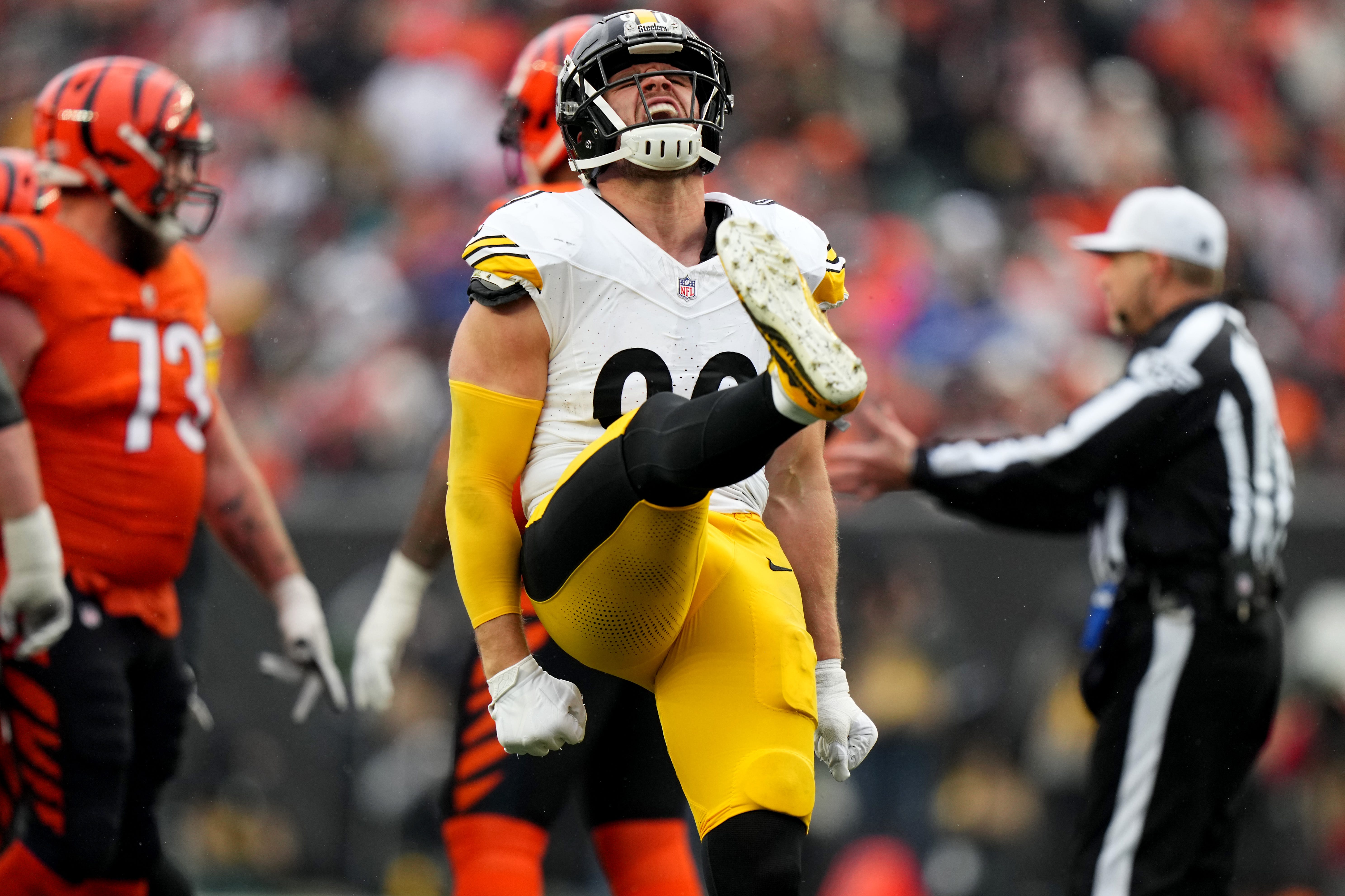 Pittsburgh Steelers linebacker T.J. Watt (90) celebrates a sack of Cincinnati Bengals quarterback Jake Browning (6) in the fourth quarter of a Week 12 NFL football game between the Pittsburgh Steelers and the Cincinnati Bengals, Sunday, Nov. 26, 2023, at Paycor Stadium.