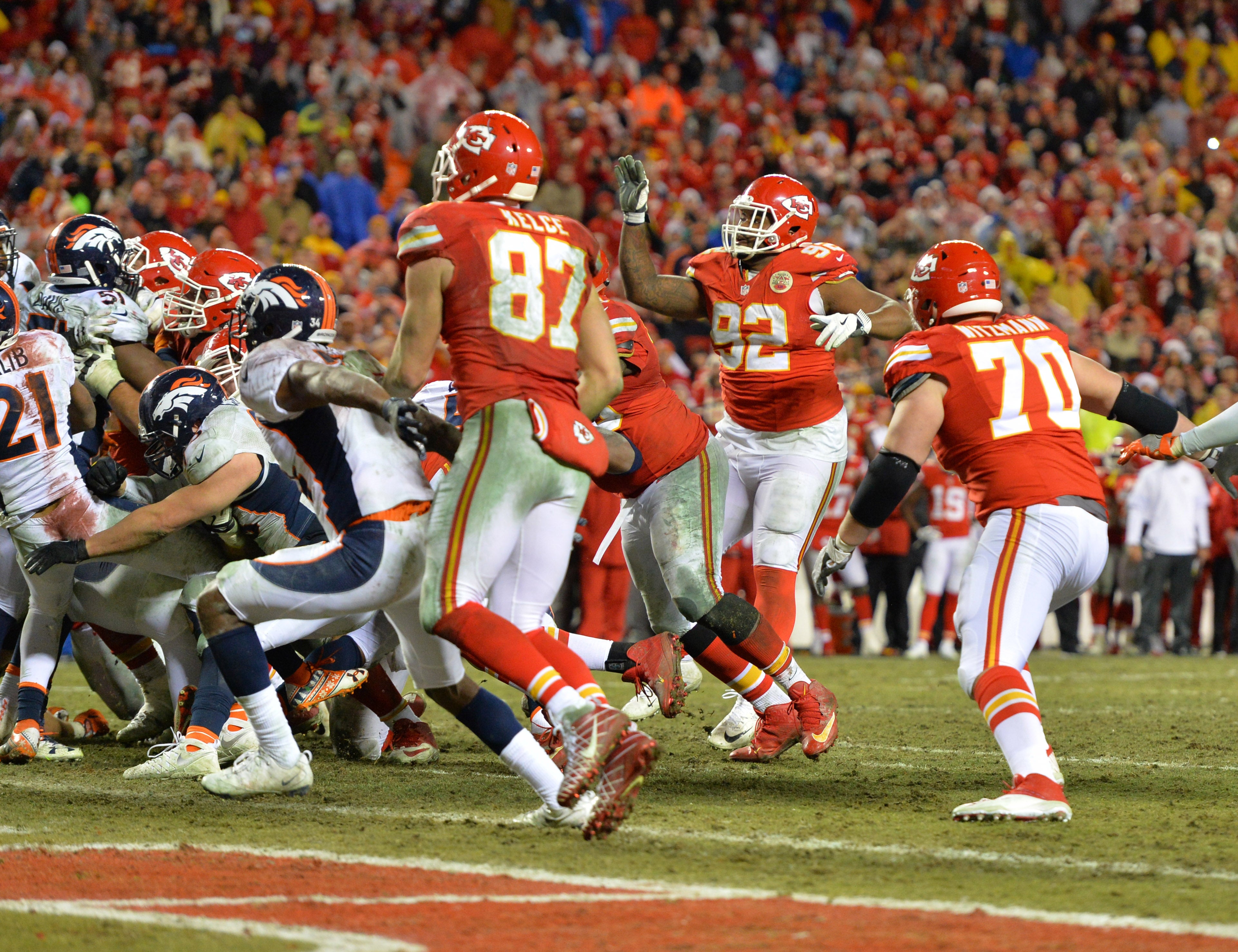 Dec 25, 2016; Kansas City, MO, USA; Kansas City Chiefs nose tackle Dontari Poe (92) throws a pass for a touchdown during the second half against the Denver Broncos at Arrowhead Stadium. The Chiefs won 33-10.