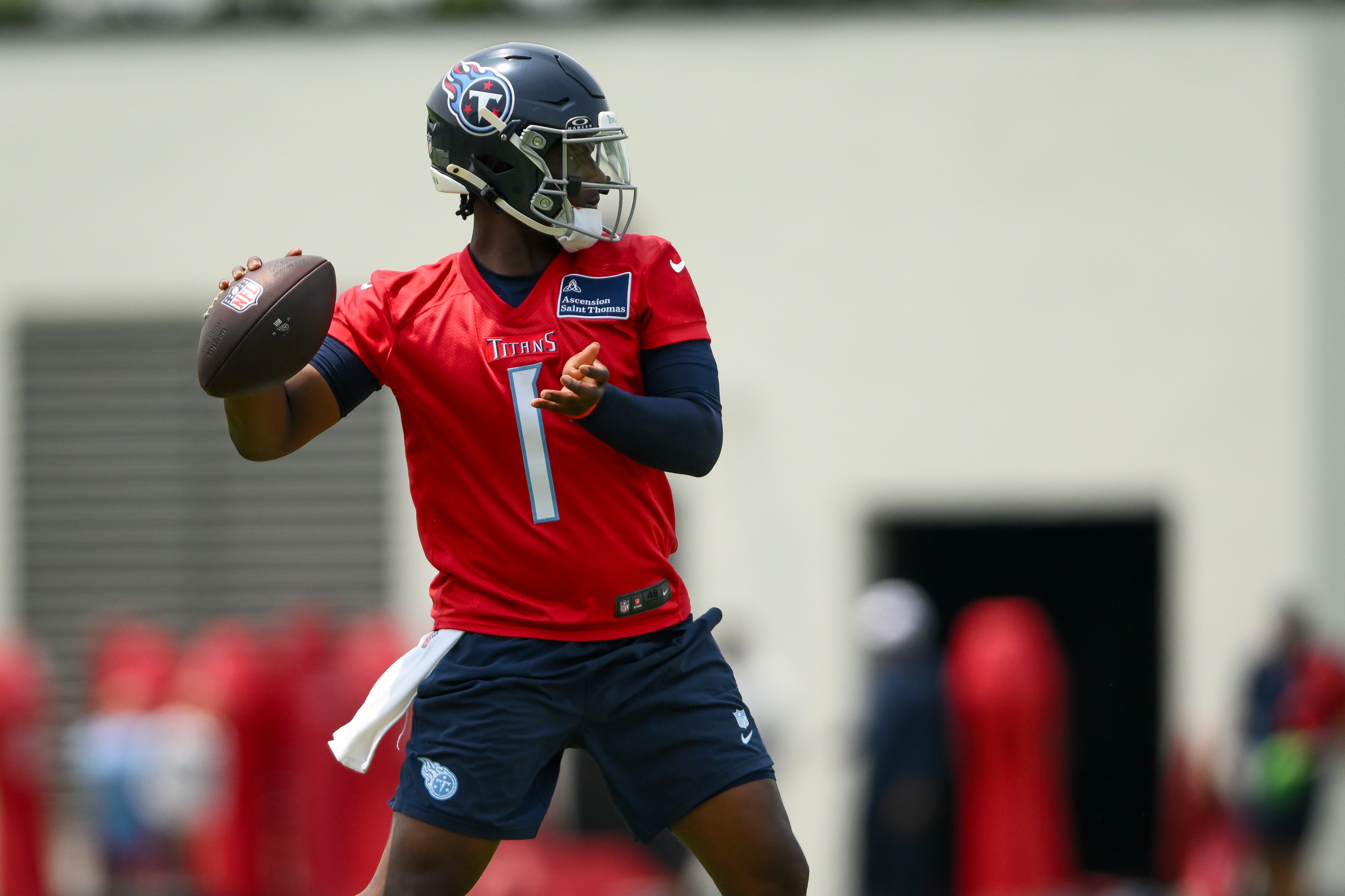 Jun 10, 2025; Nashville, TN, USA;Tennessee Titans quarterback Cam Ward (1) throws a pass during minicamp at Nissan Stadium. Mandatory Credit: Steve Roberts-Imagn Images