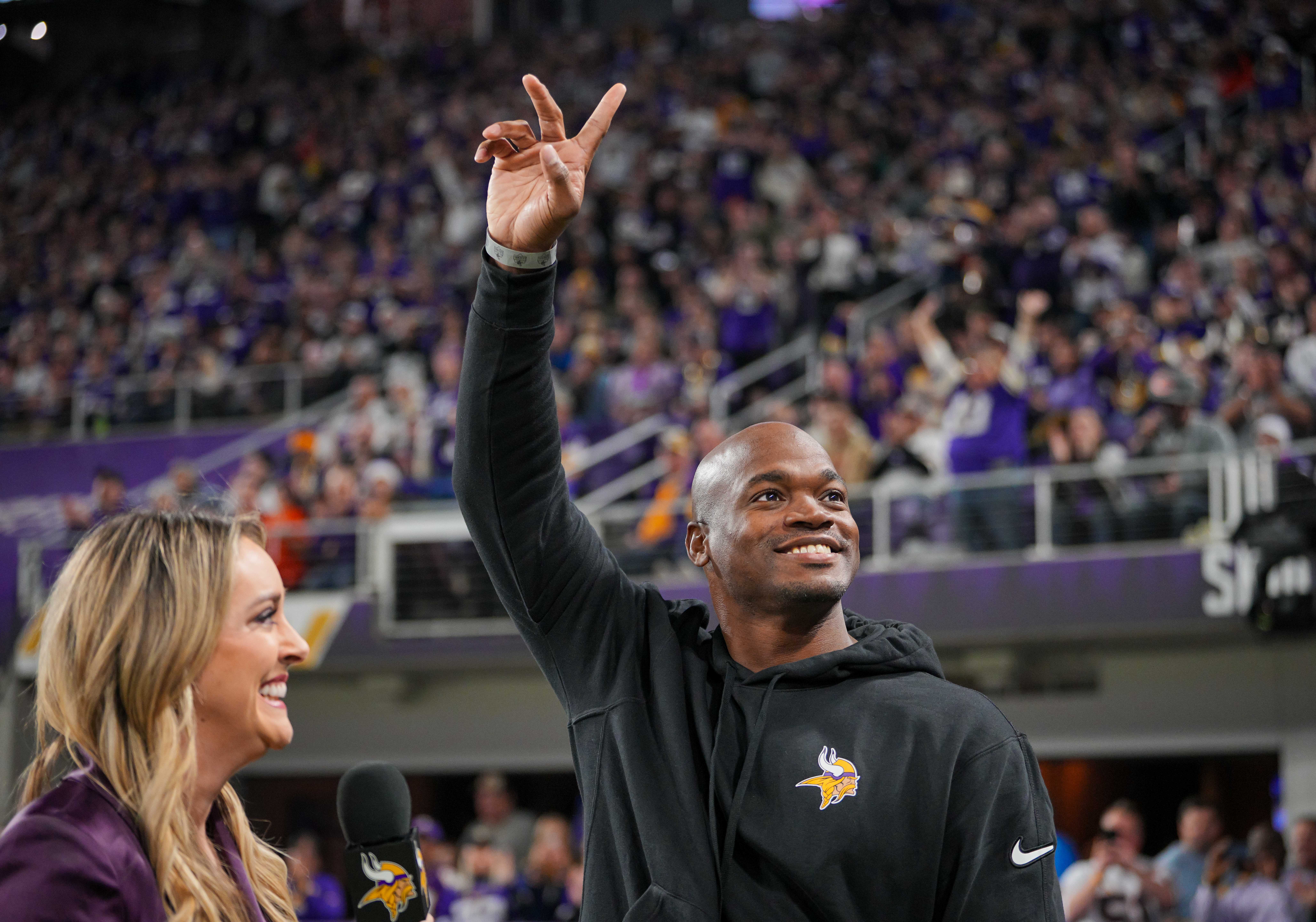 Nov 27, 2023; Minneapolis, Minnesota, USA; Ex Minnesota Viking Adrian Peterson salutes the crowd in the third quarter in a game against the Chicago Bears at U.S. Bank Stadium.