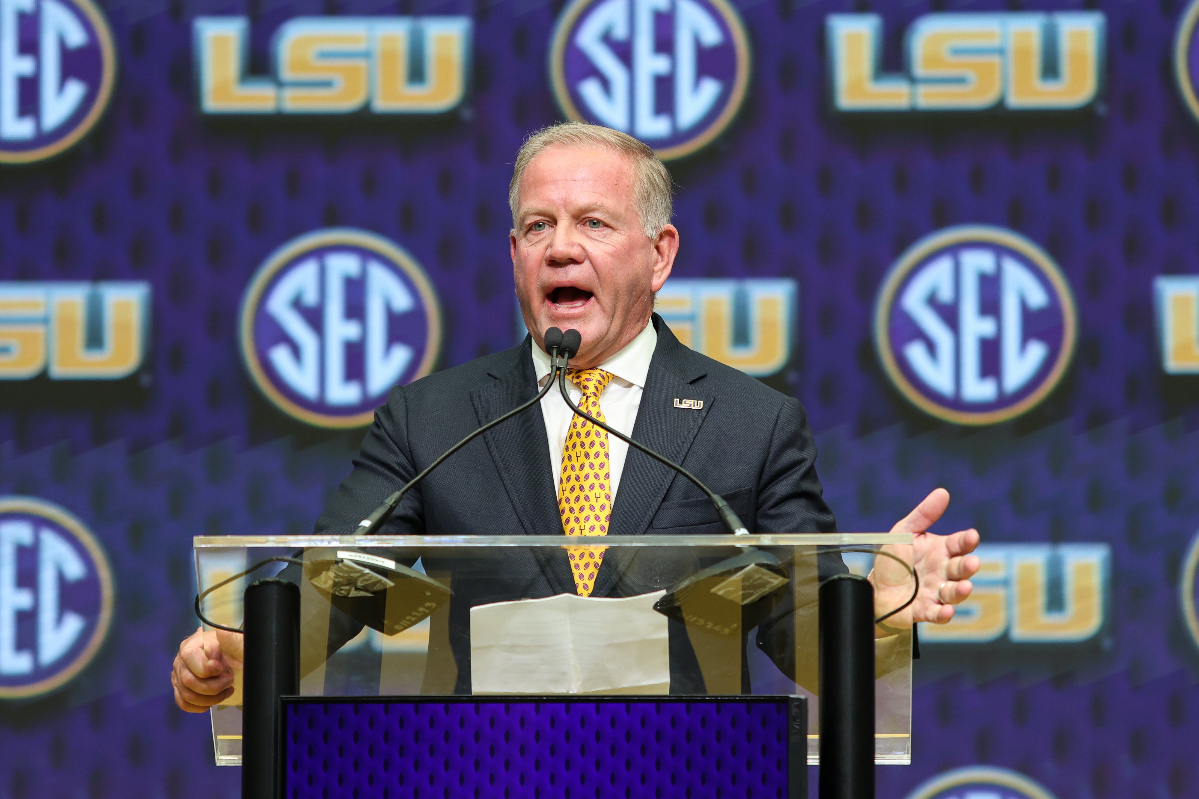 LSU Tigers head coach Brian Kelly