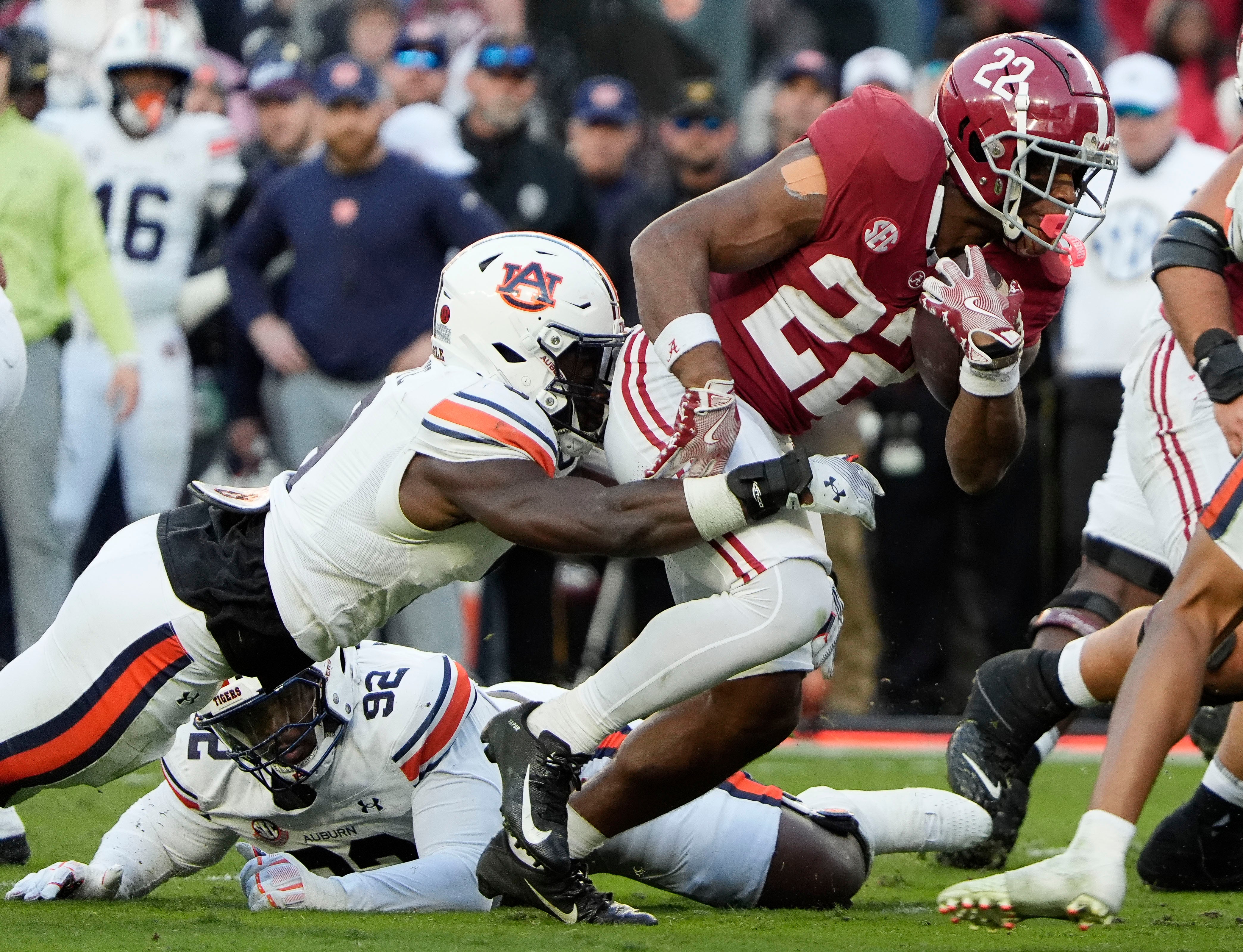 Nov 30, 2024; Tuscaloosa, Alabama, USA; Auburn Tigers linebacker Austin Keys (6) tackles Alabama Crimson Tide running back Justice Haynes (22) during the first half at Bryant-Denny Stadium.