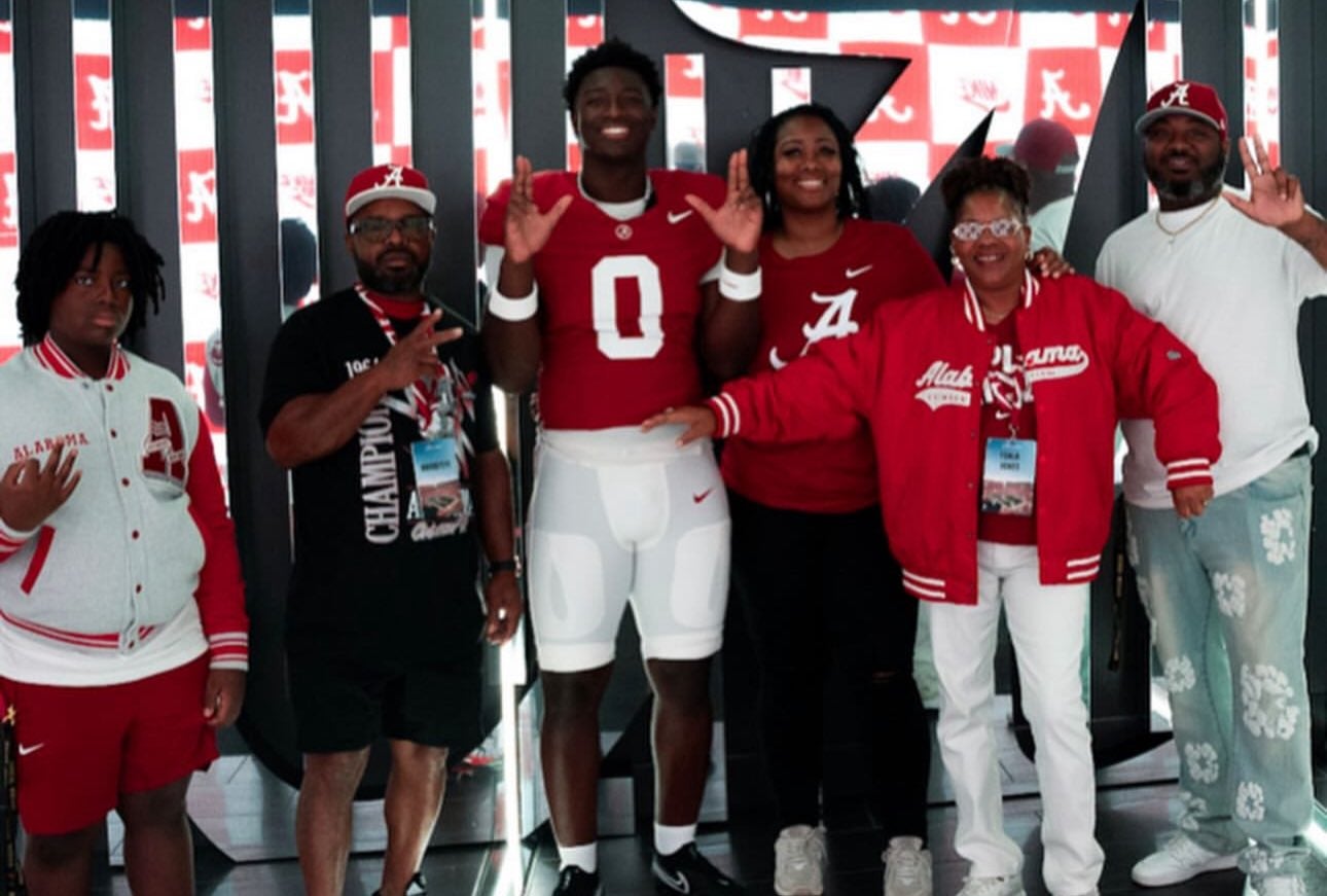 Five-star pass rusher Tank Jones on his visit to Alabama. Photo via Tank Jones' X account (@Tank_Jones251)