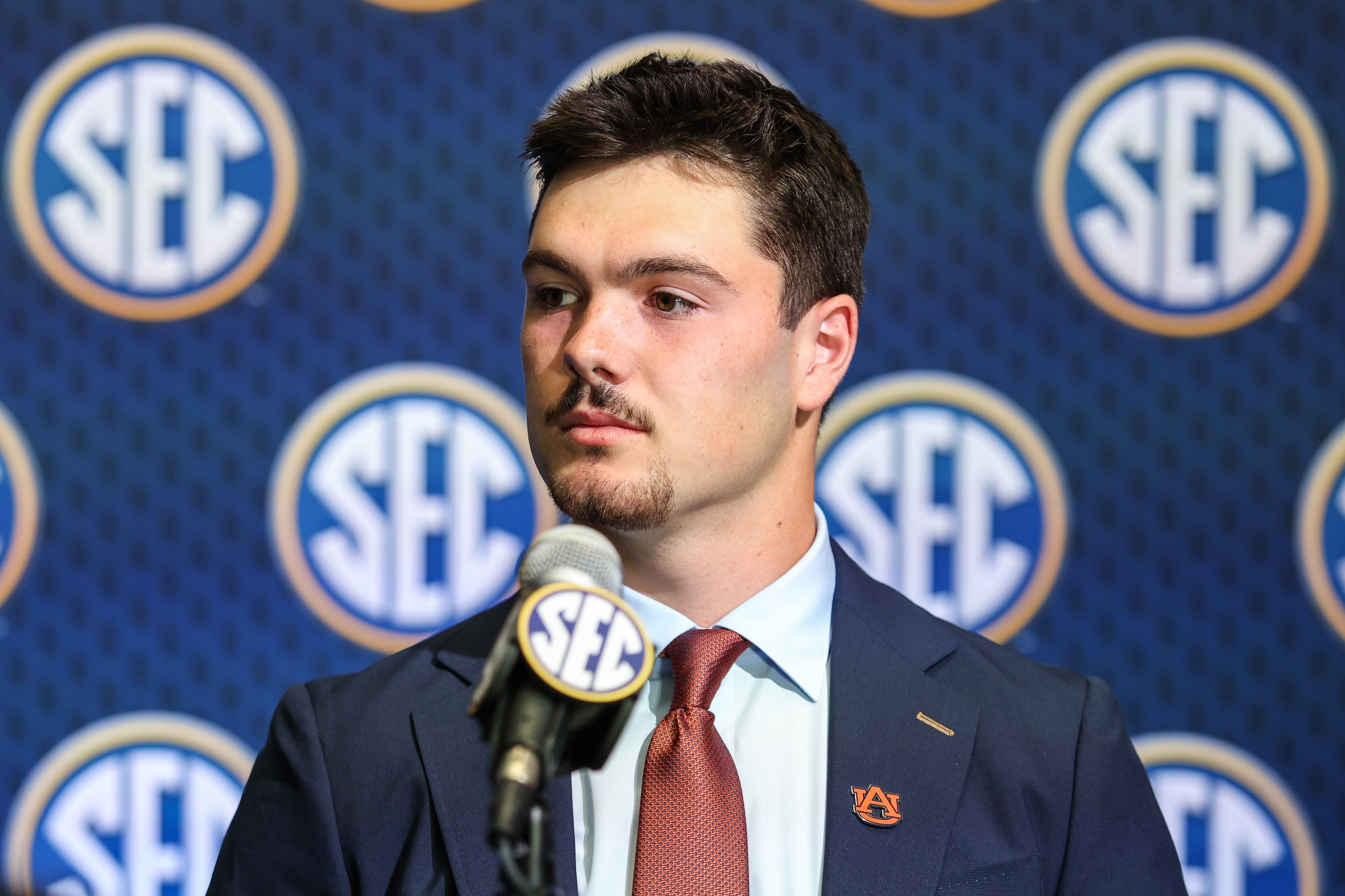 Auburn quarterback Jackson Arnold