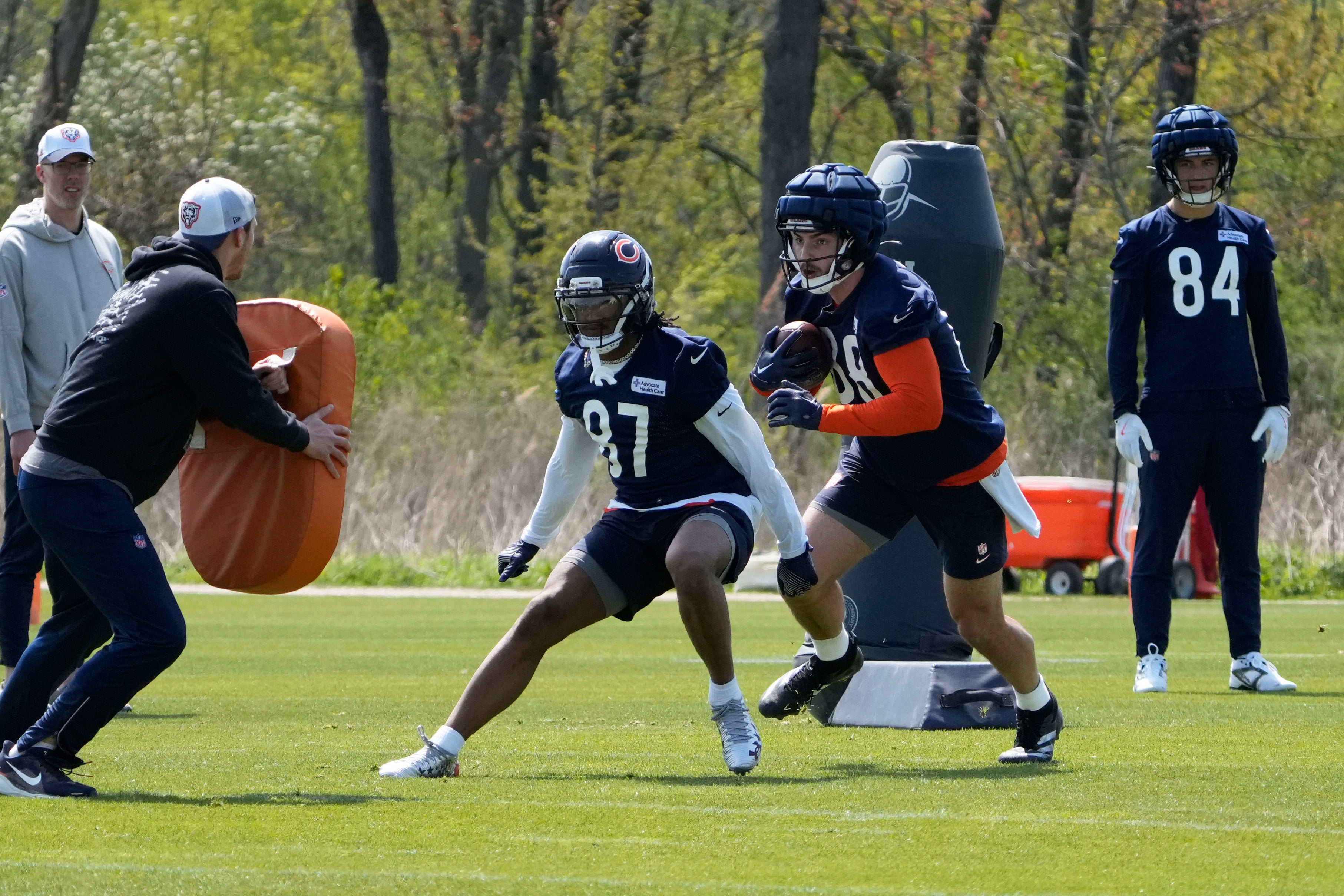 May 10, 2025; Lake Forest, IL, USA; Chicago Bears wide receiver (87) Luther Burden III participates in rookie minicamp at Halas Hall.