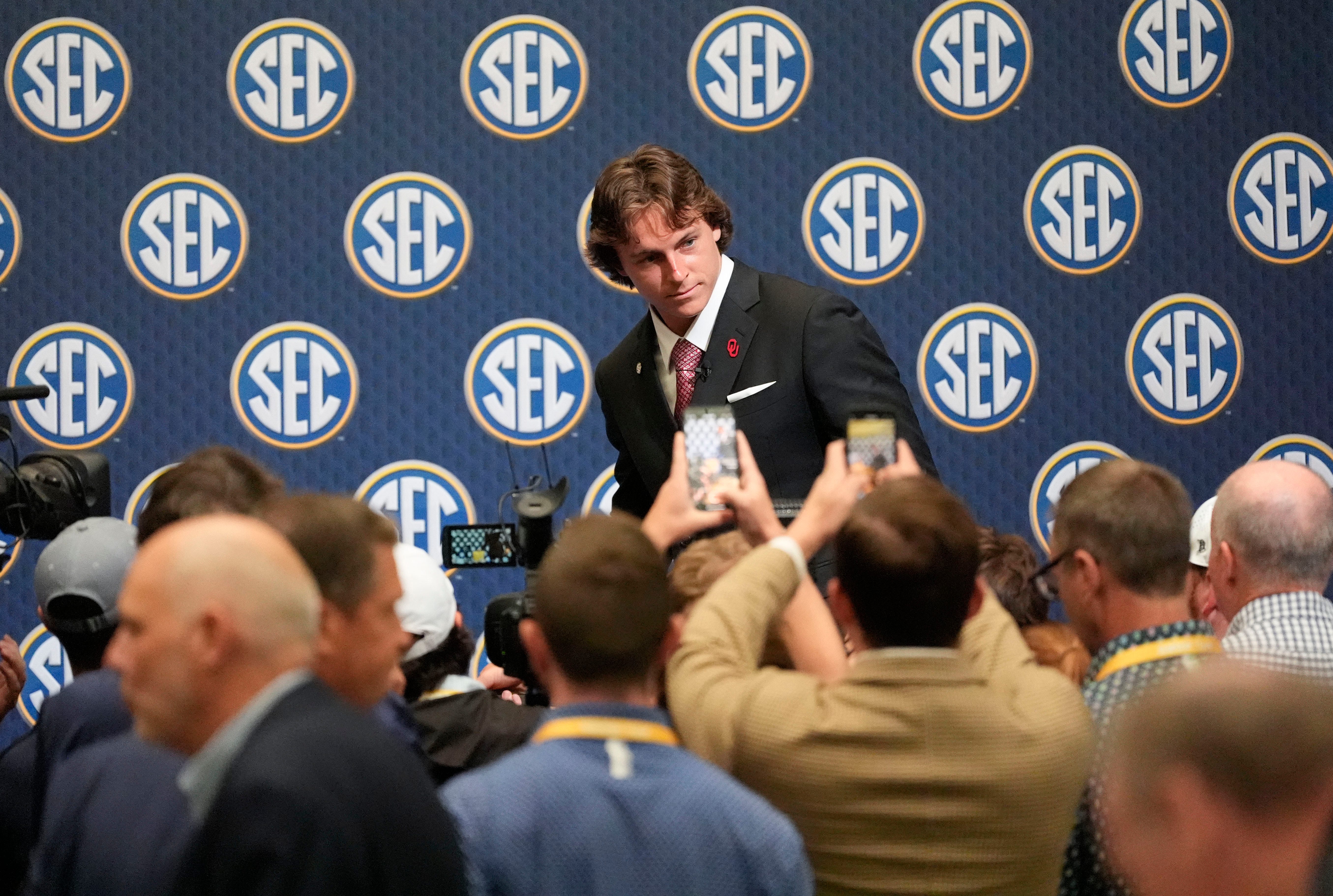 Oklahoma Sooners quarterback John Mateer