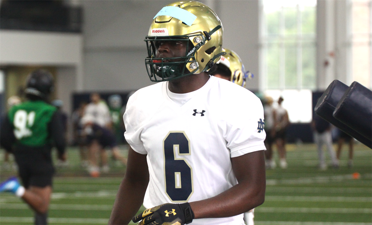 Notre Dame 2027 defensive tackle target Deven Robertson