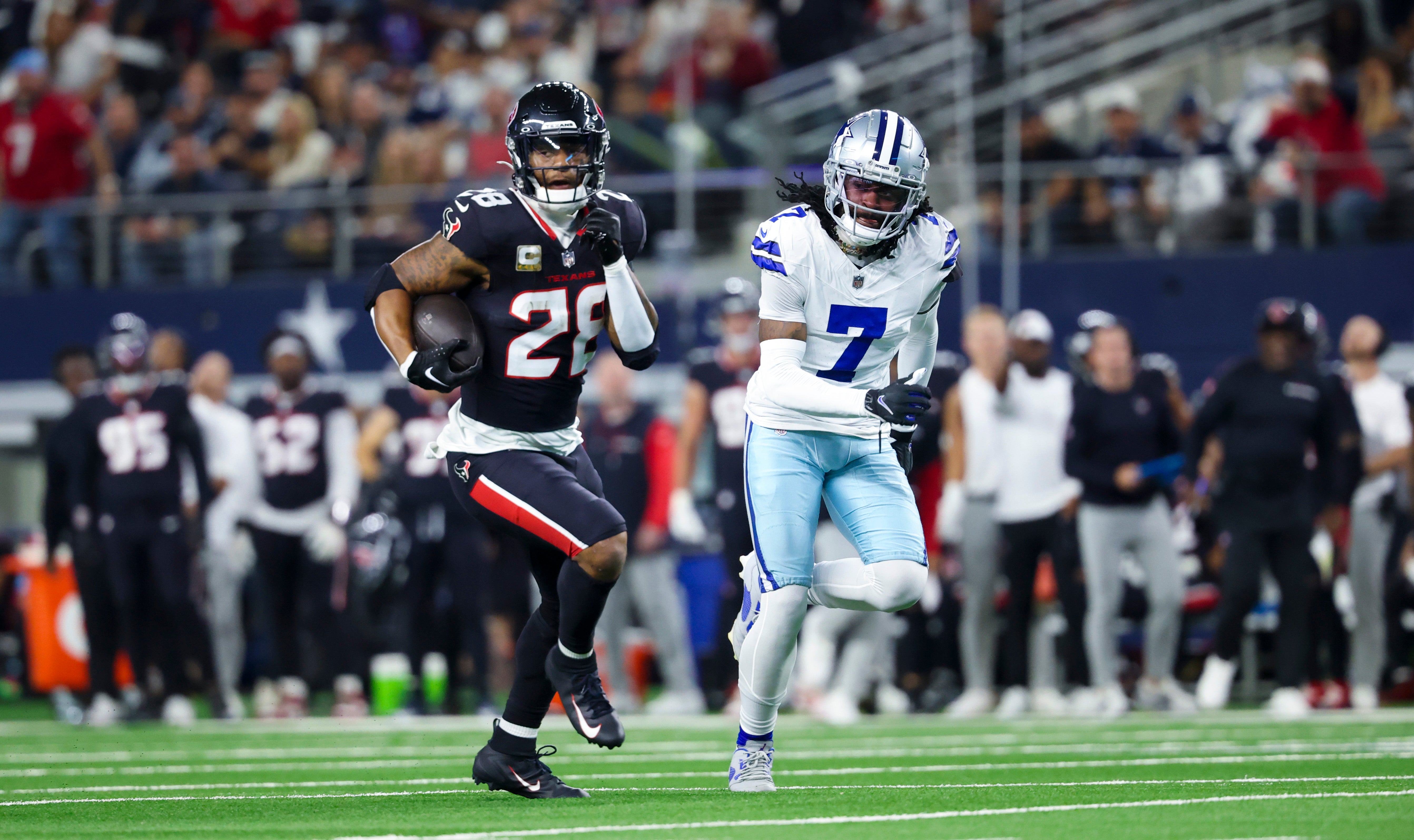 Houston Texans running back Joe Mixon (28) runs for a touchdown past Dallas Cowboys cornerback Trevon Diggs (7) during the first quarter at AT&T Stadium.