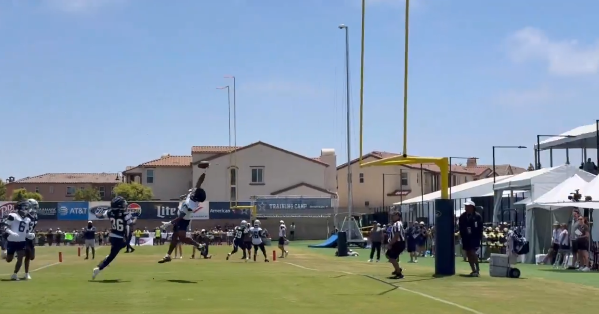 Dallas Cowboys WR Traeshon Holden makes one-handed catch at training camp.