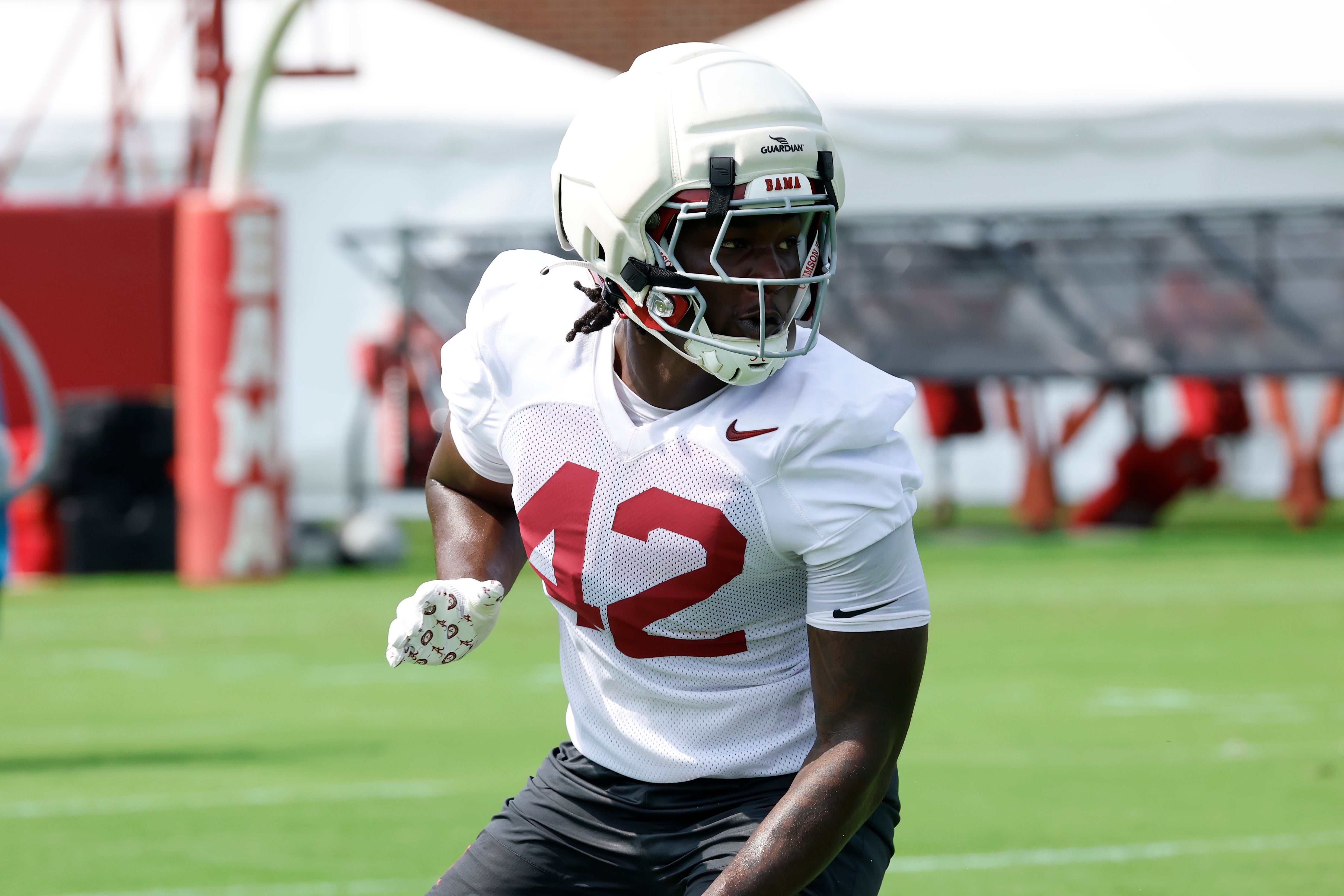 Alabama LB Yhonzae Pierre