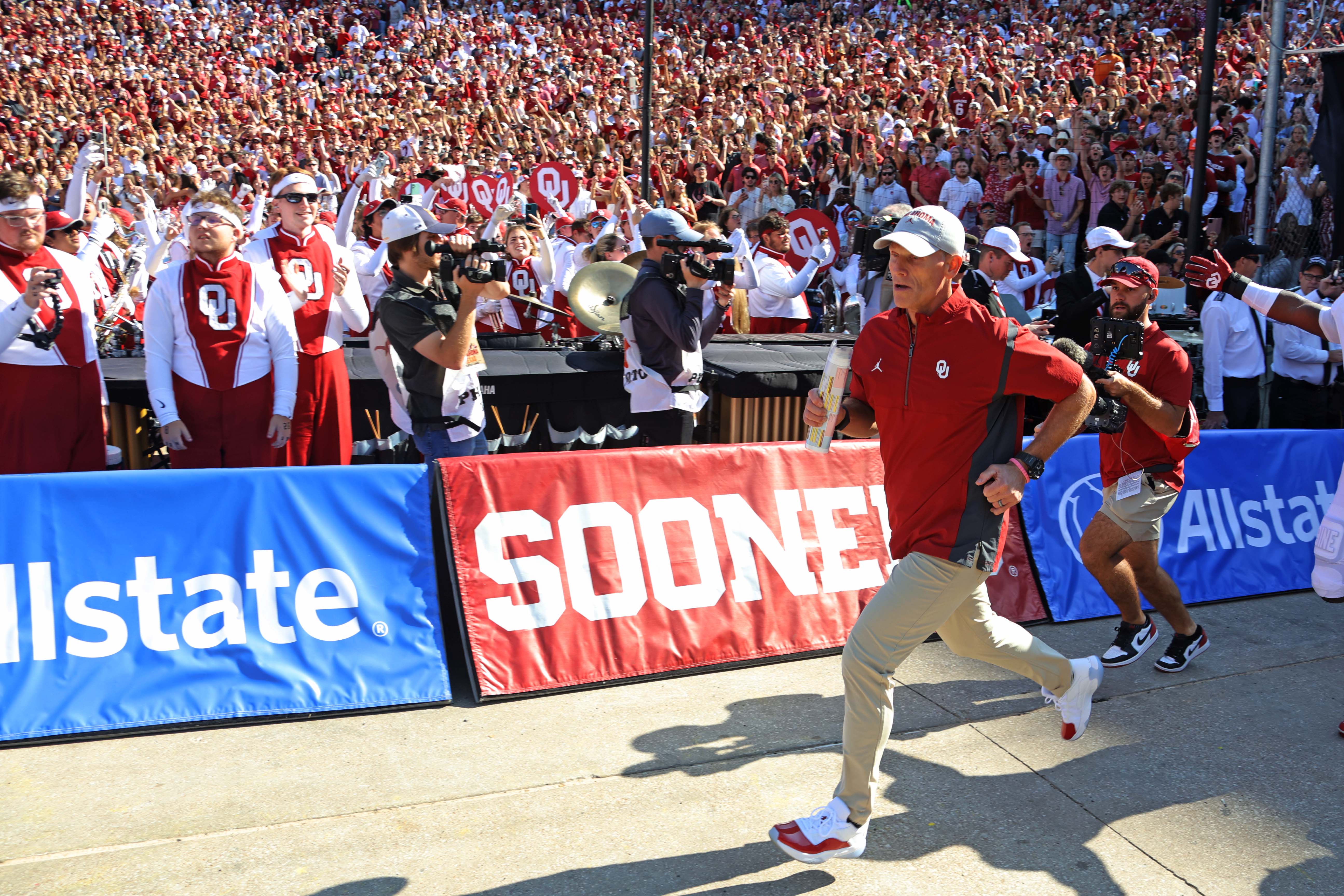 Oklahoma Sooners head coach Brent Venables