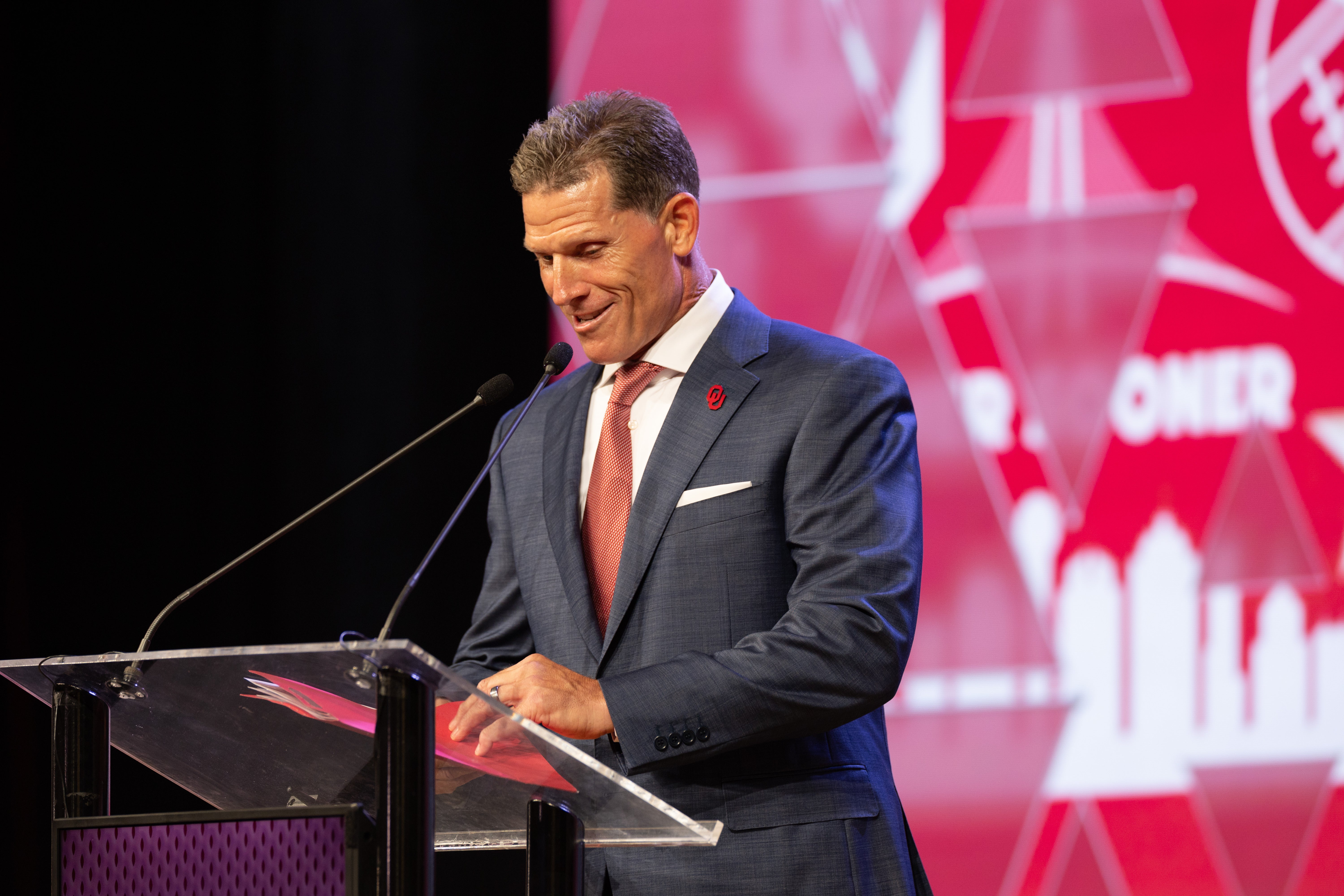 Oklahoma Sooners head coach Brent Venables