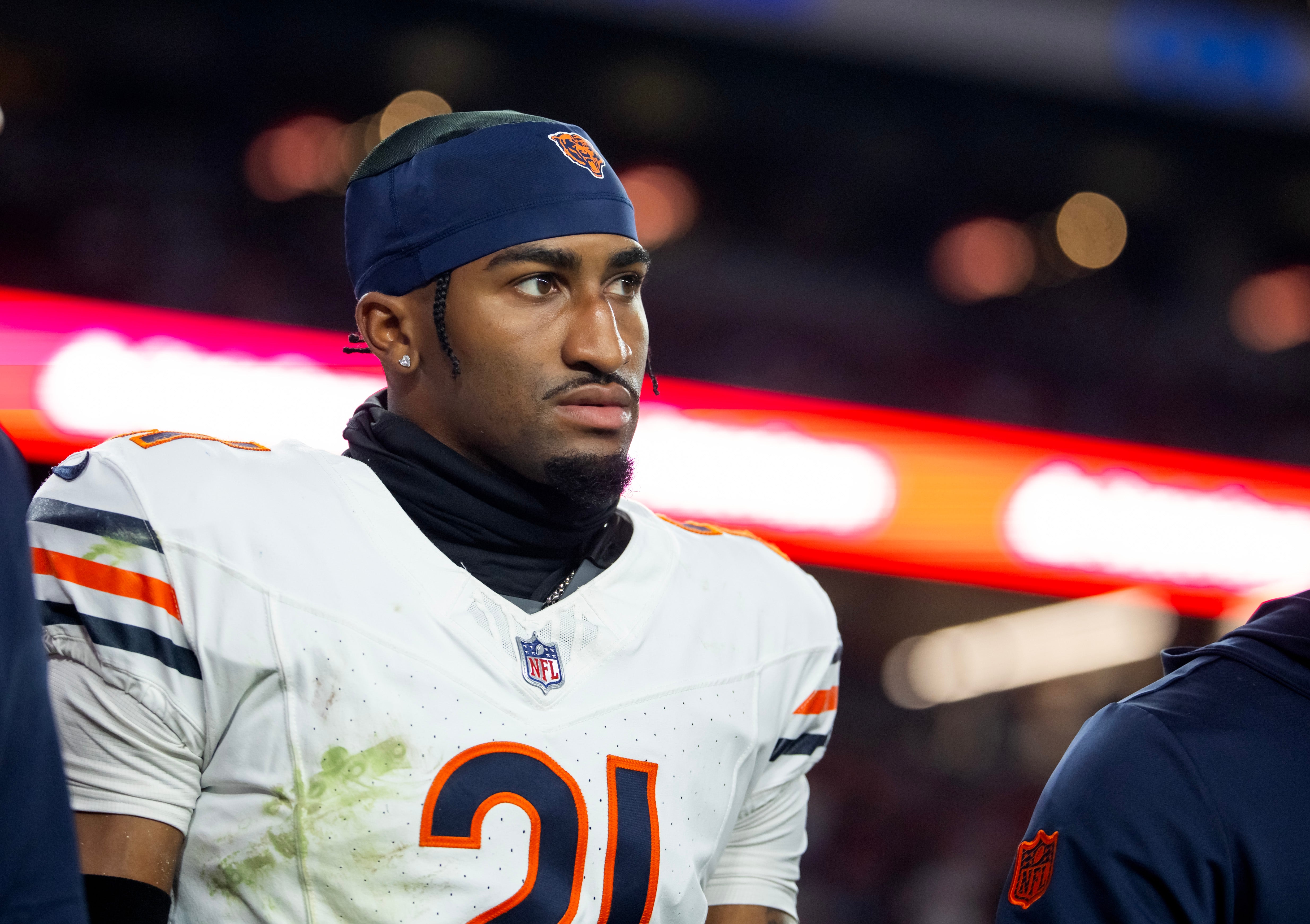 Nov 3, 2024; Glendale, Arizona, USA; Chicago Bears cornerback Jaylon Jones (21) against the Arizona Cardinals at State Farm Stadium.