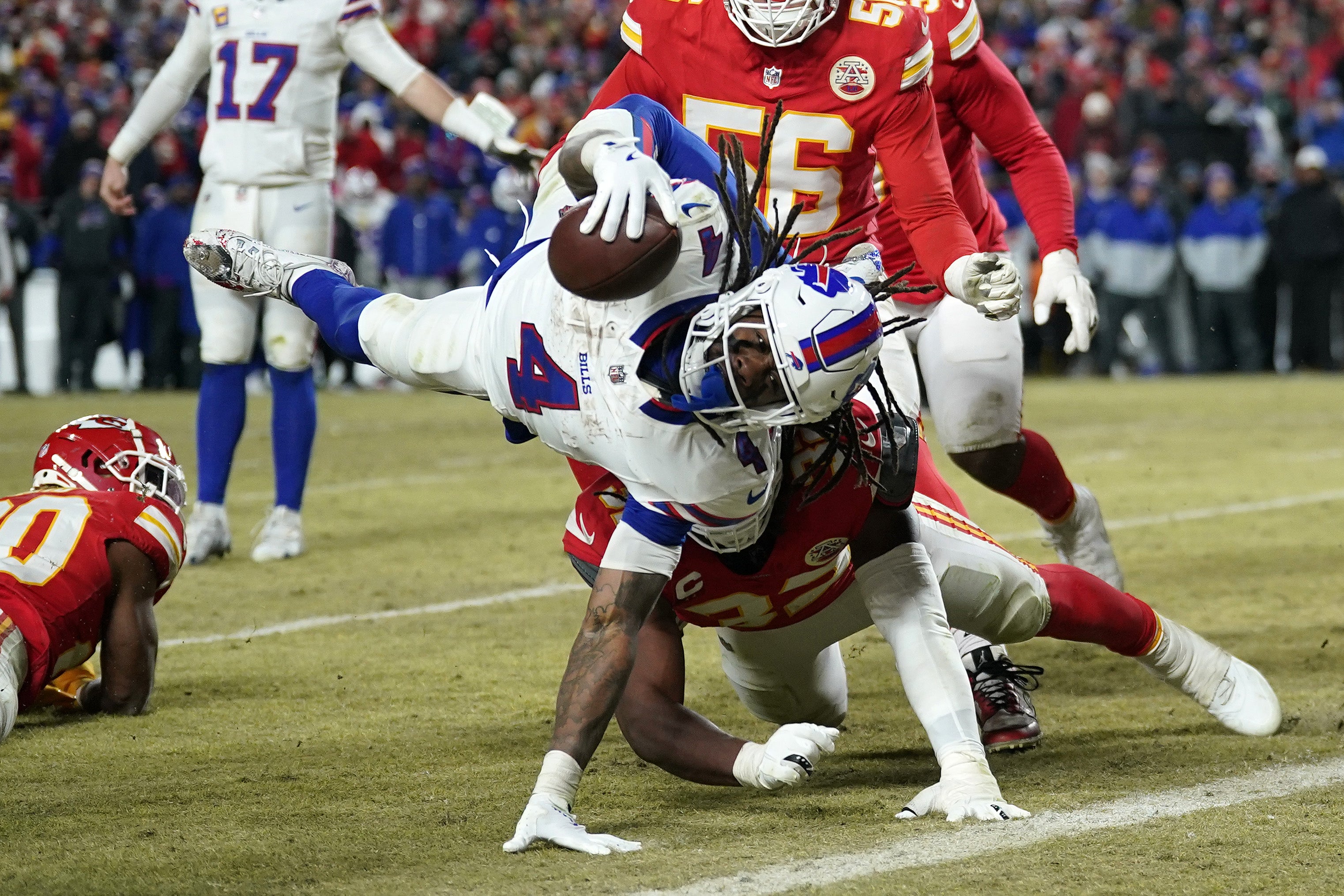 Buffalo Bills RB James Cook reaches in for a TD against the Kansas City Chiefs in the AFC Championship Game