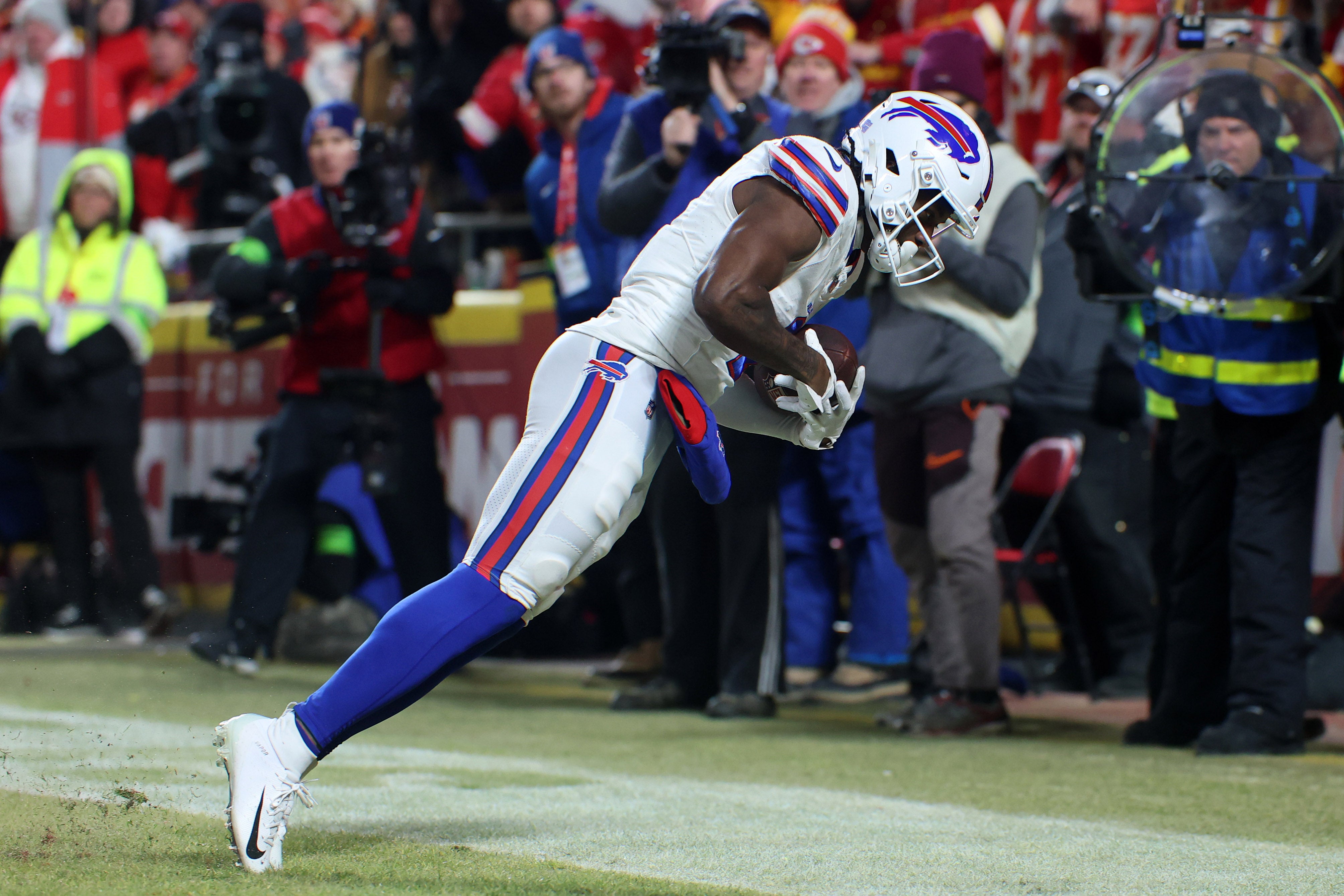 Buffalo Bills WR Curtis Samuel secures a touchdown in the AFC Championship game against the Kansas City Chiefs