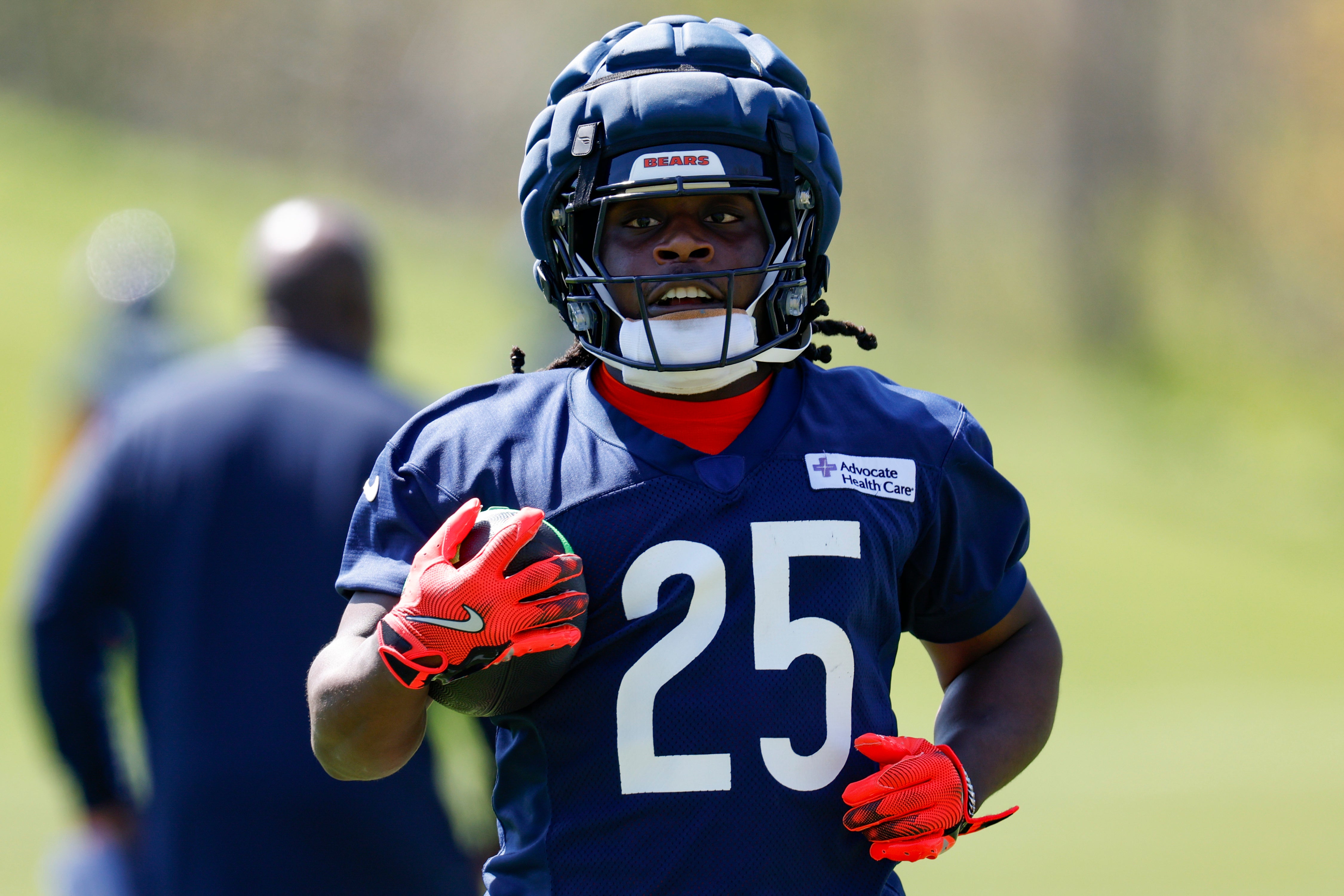 May 9, 2025; Lake Forest, IL, USA; Chicago Bears running back Kyle Monangai (25) runs with the ball during the Rookie Minicamp at Halas Hall.